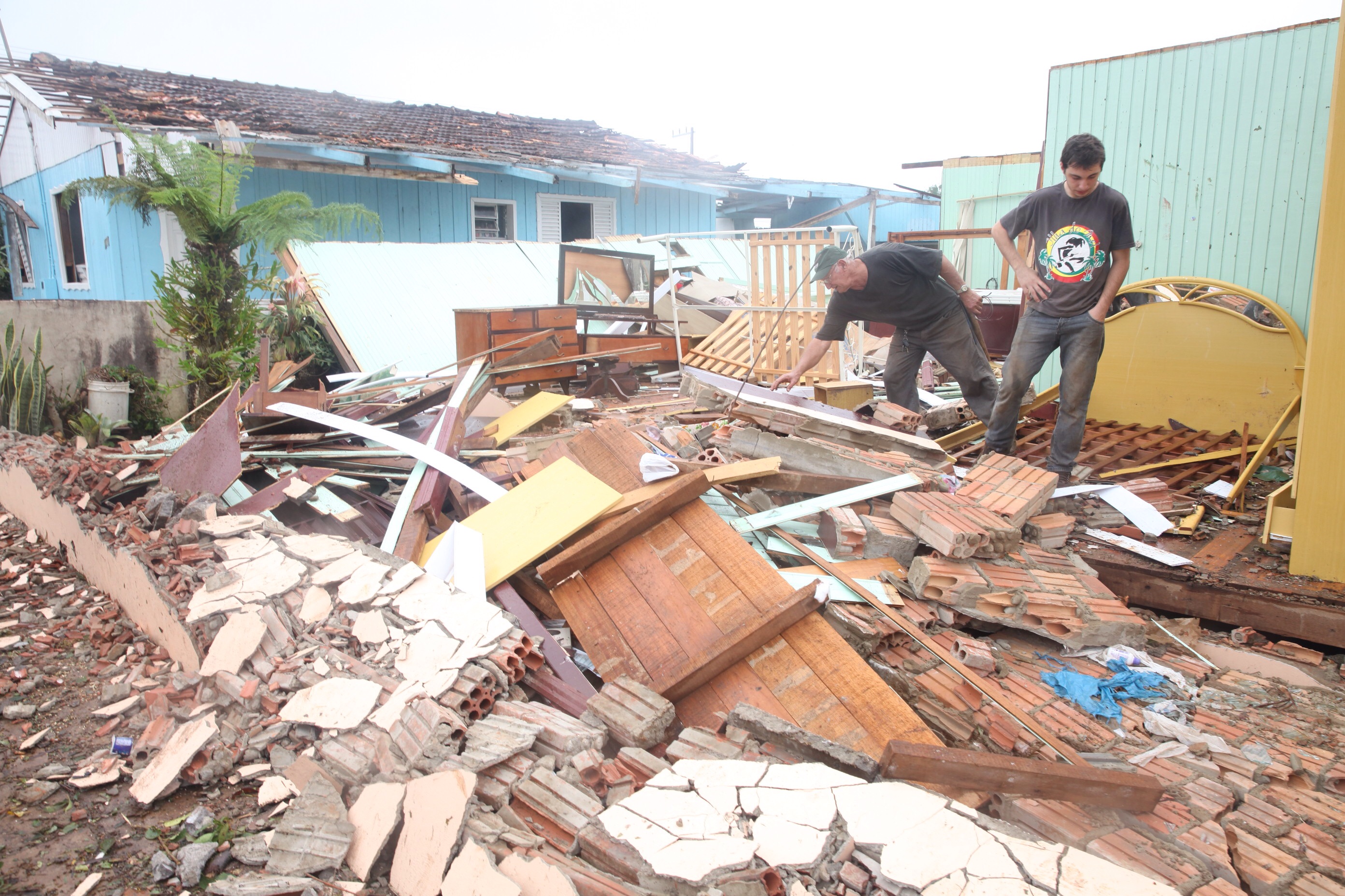 Tornados atingiram com força as cidades de Xanxerê e Ponte Serrada no oeste de Santa Catarina. Foto: Fábio Queiroz / Agência AL