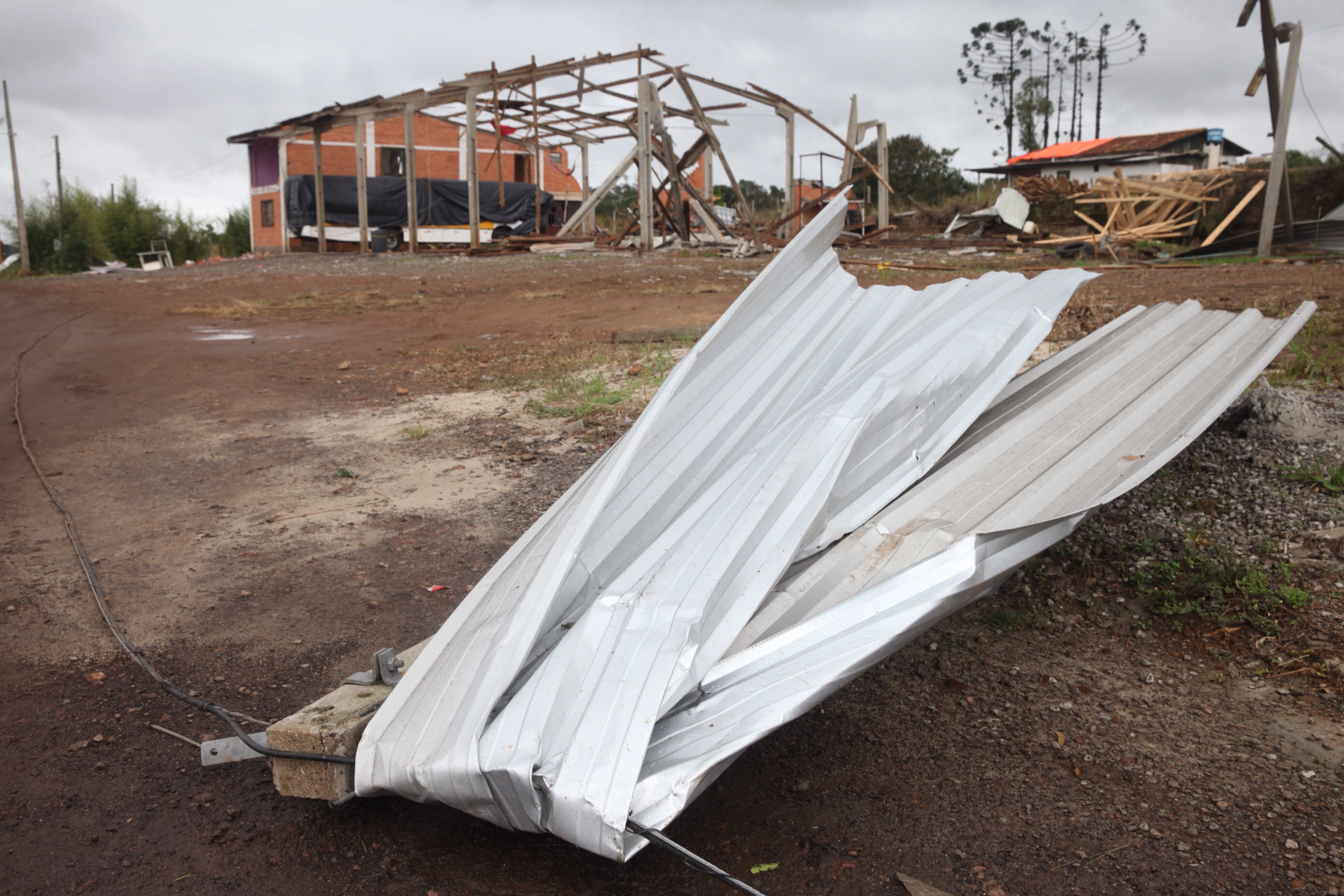 Tornados atingiram com força as cidades de Xanxerê e Ponte Serrada no oeste de Santa Catarina. Foto: Fábio Queiroz / Agência AL