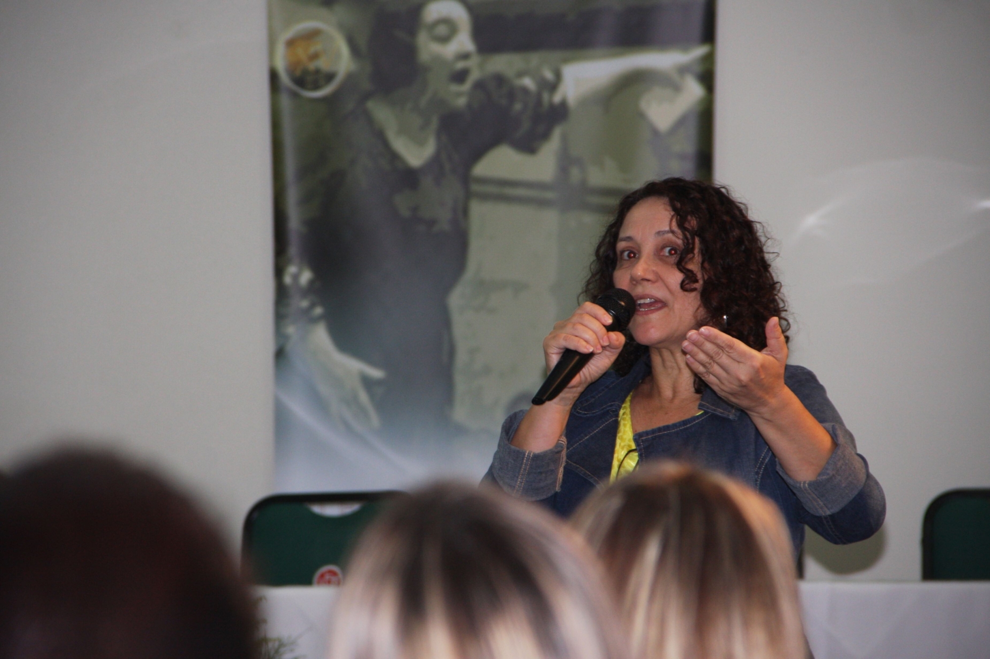 Palestra sobre violência contra a mulher encerra VI Encontro de Mulheres Parlamentares