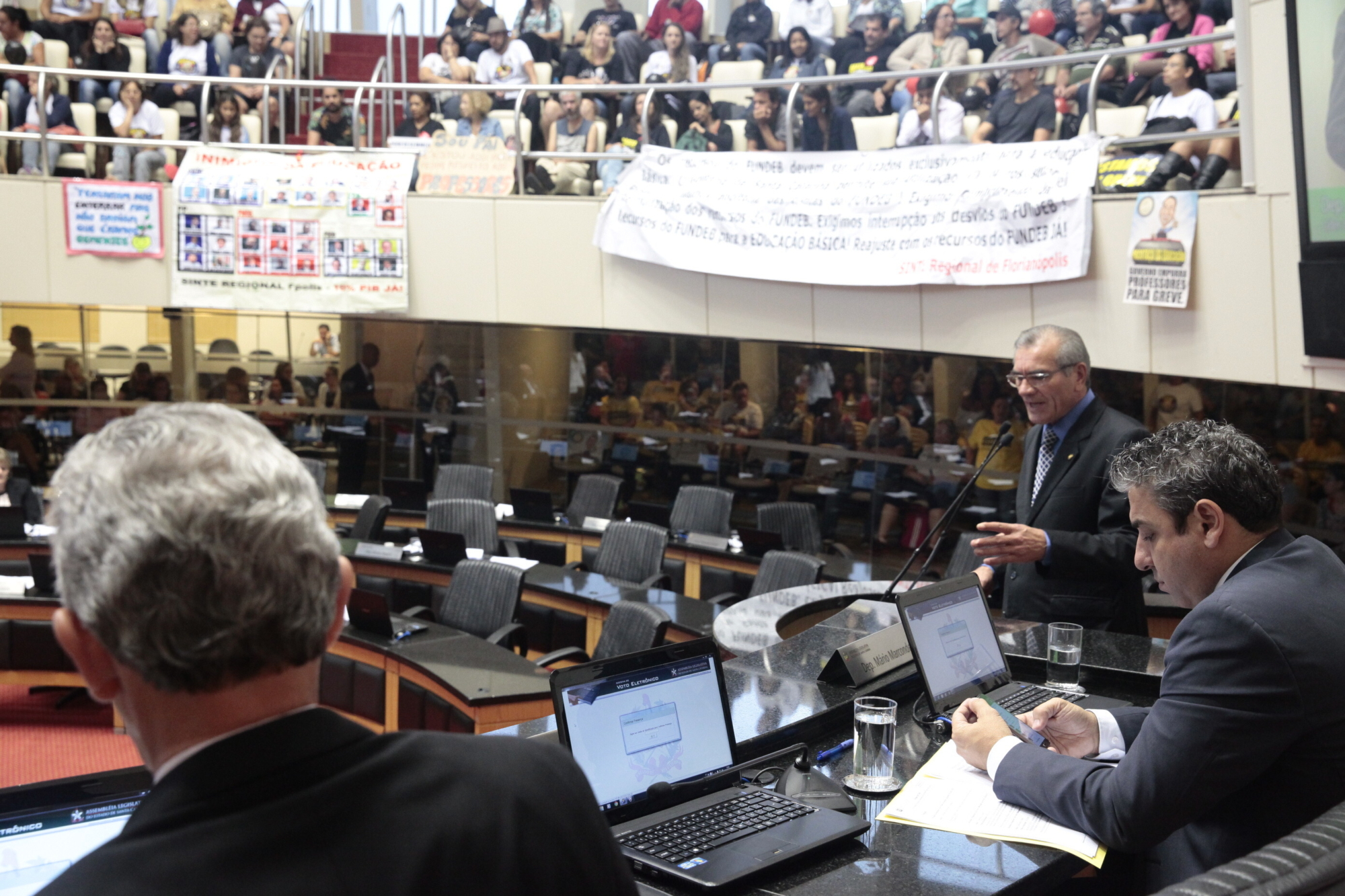 Governo sinaliza com novo projeto para magistério e retirada da MP 198