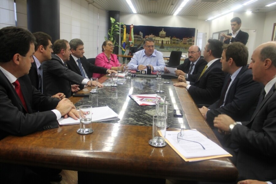 Deputados do sul do estado em reunião com o governador