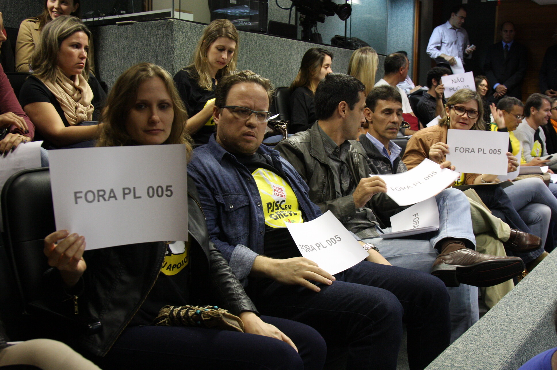 Finanças adia votação de projeto que concede gratificação no Judiciário