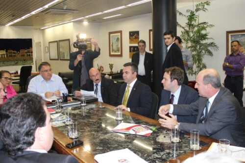 Zé Milton sai satisfeito da reunião com o governador