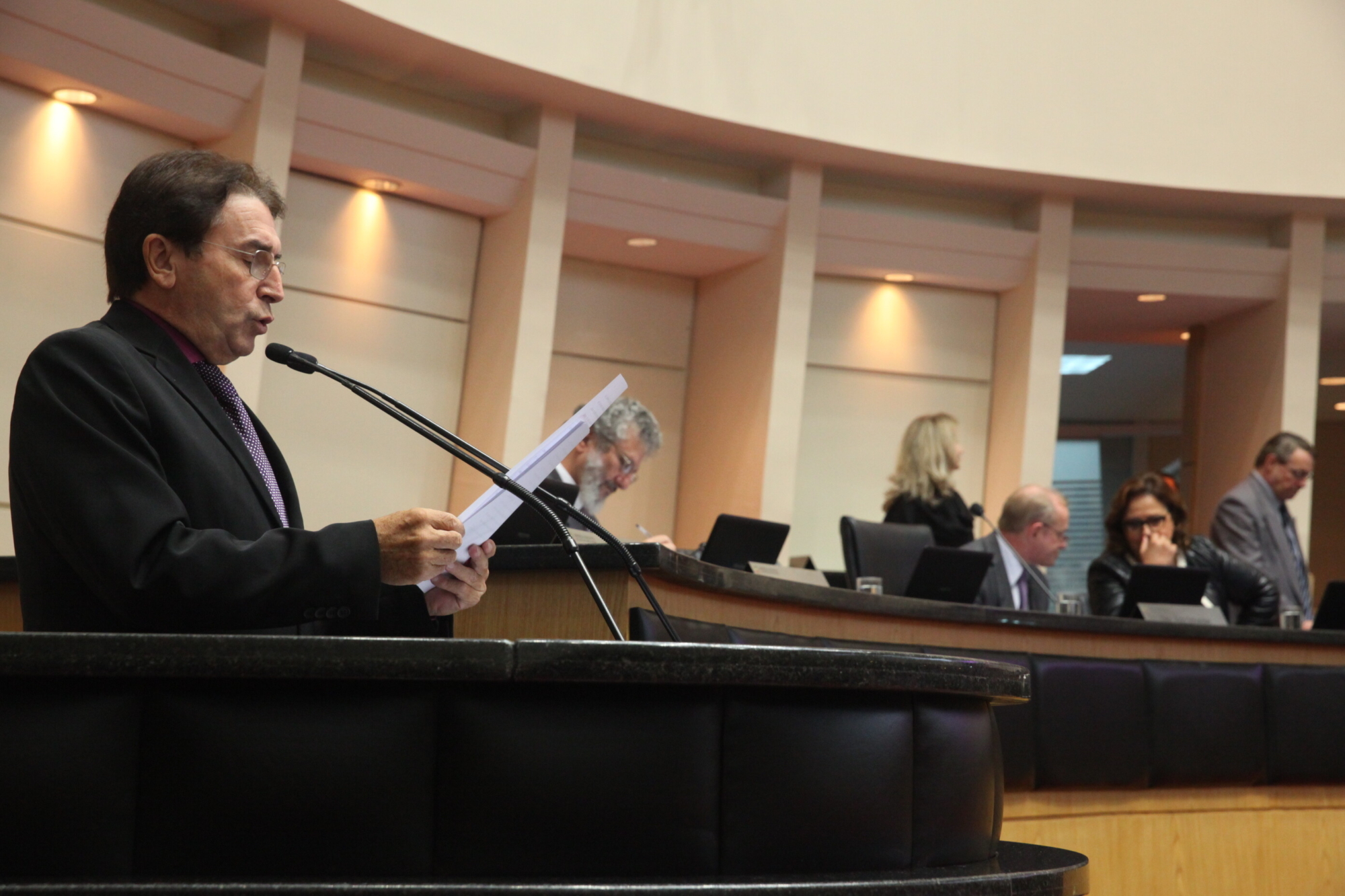 Parlamentares exaltam carreira do senador Luiz Henrique
