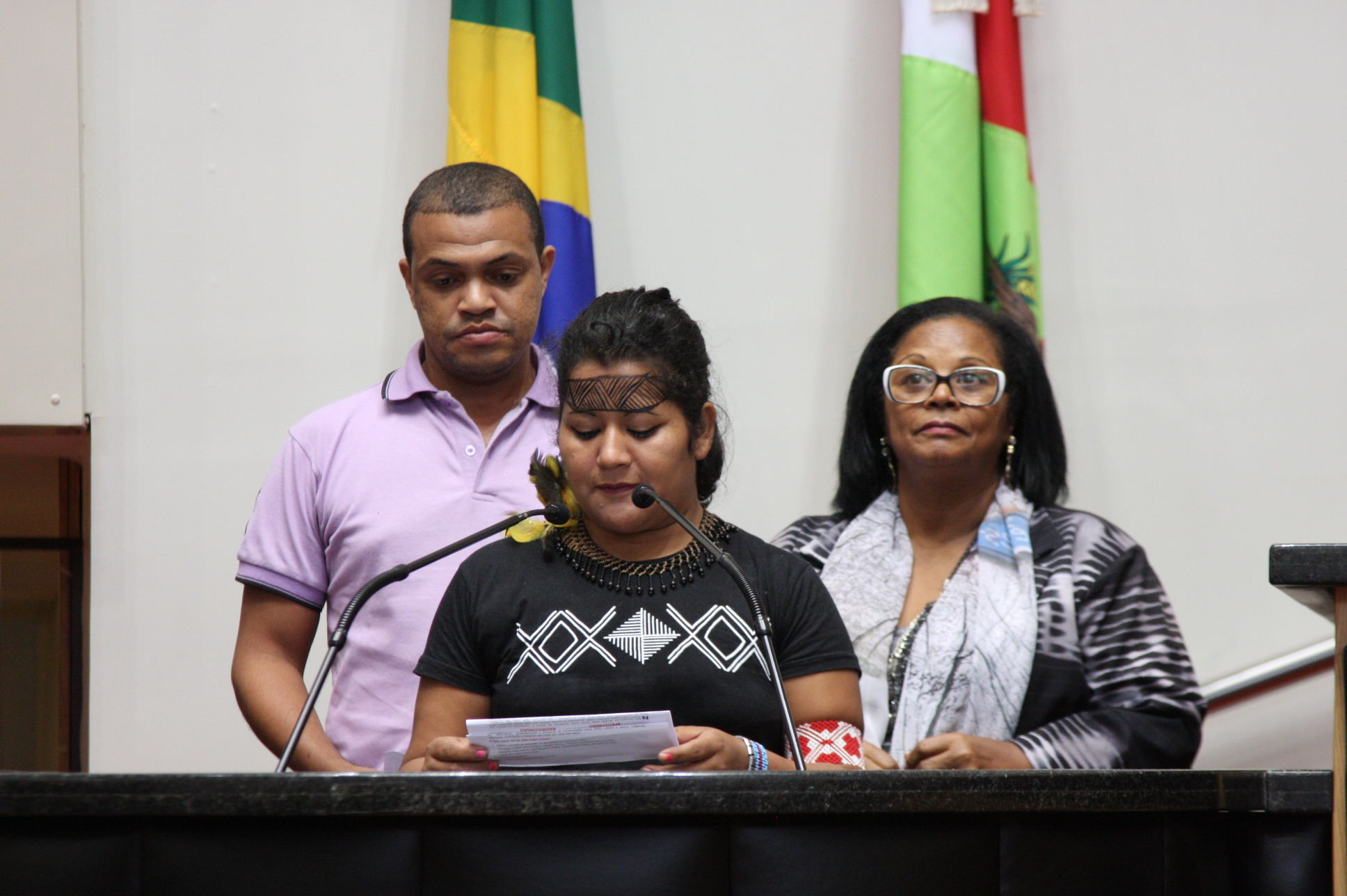 Sessão Plenária - Representantes dos quilombolas falam em plenário