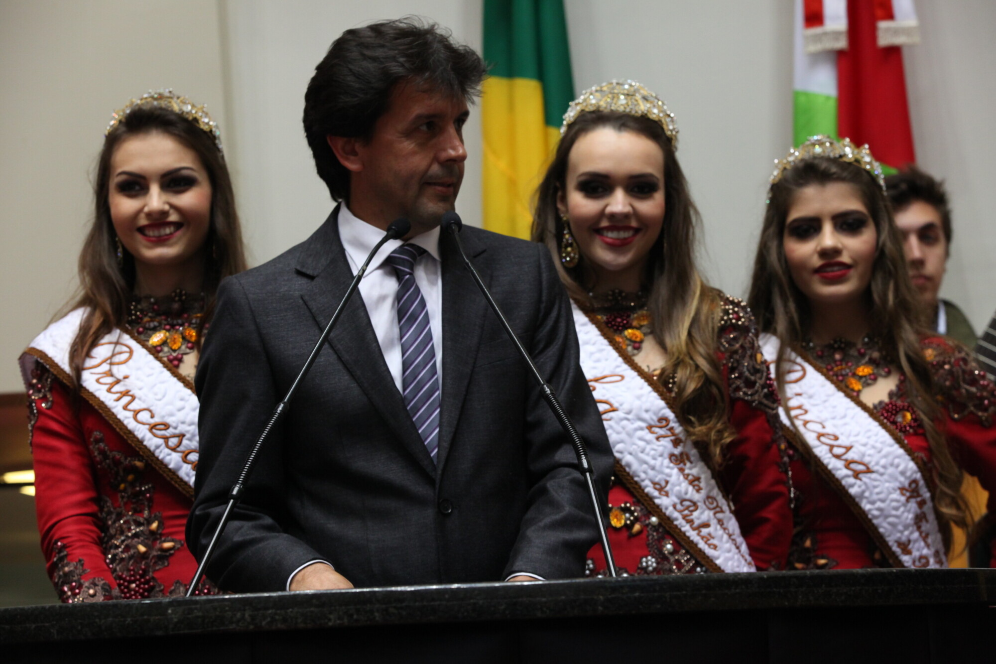 Comitiva lageana convida para Festa Nacional do Pinhão