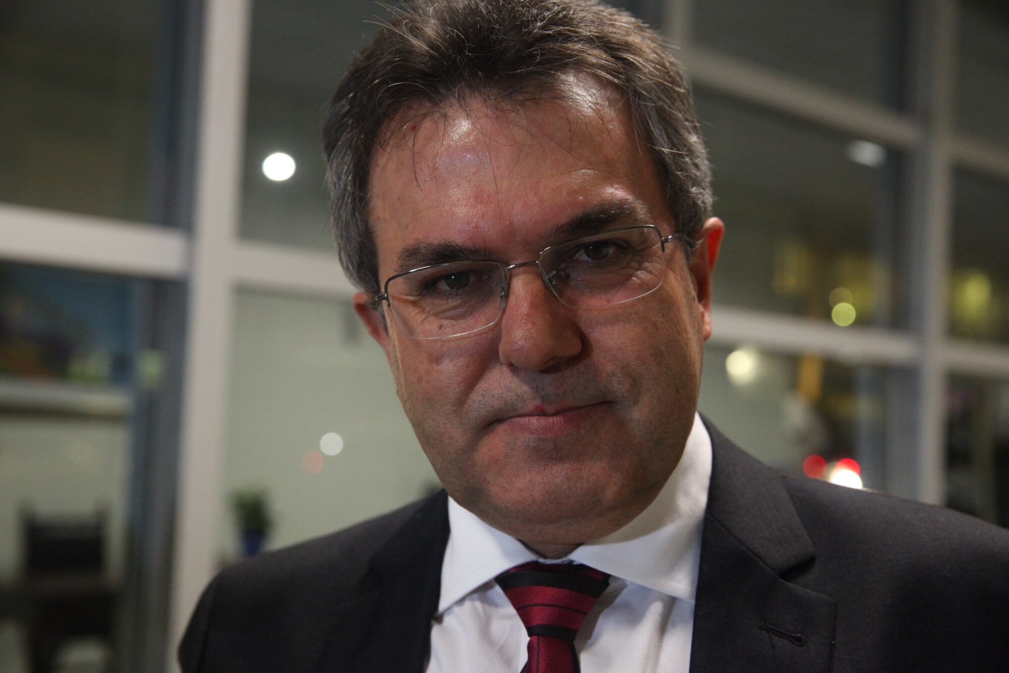 Legislativo catarinense sedia lançamento de romance policial