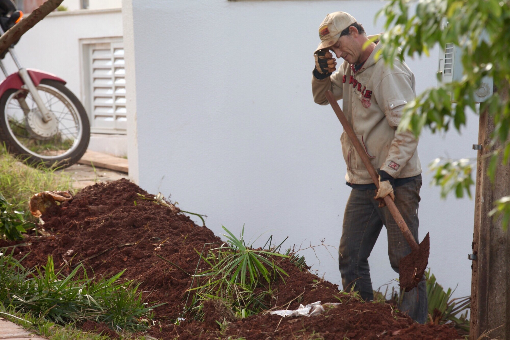 Moradores atingidos pelo tornado em Xanxerê ainda têm muito trabalho pela frente, mas não perdem o otimismo  FOTO: Fábio Queiroz/Agência AL