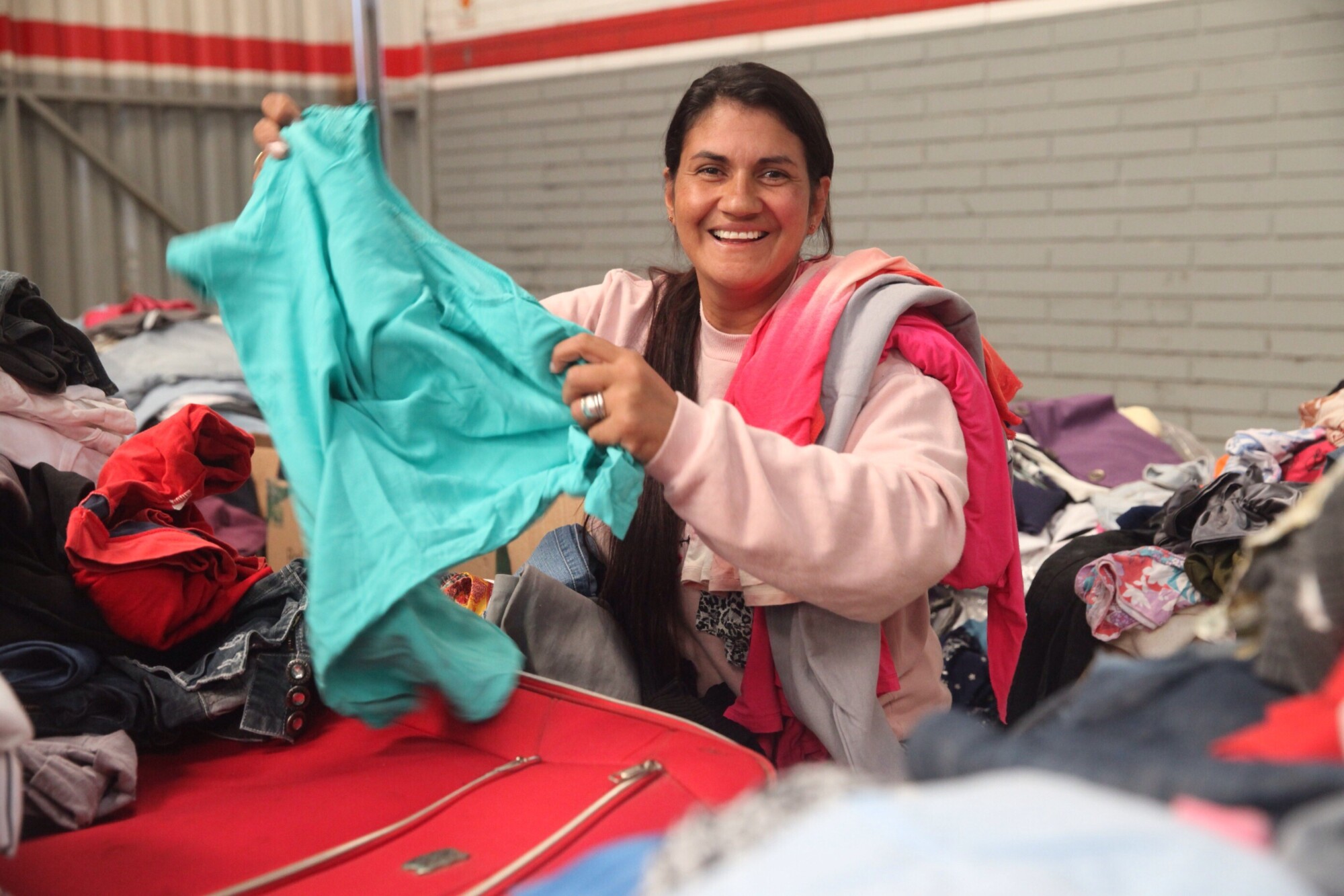 Moradores atingidos pelo tornado ainda buscam mantimentos e roupas nos postos de doação  FOTO: Fábio Queiroz/Agência AL