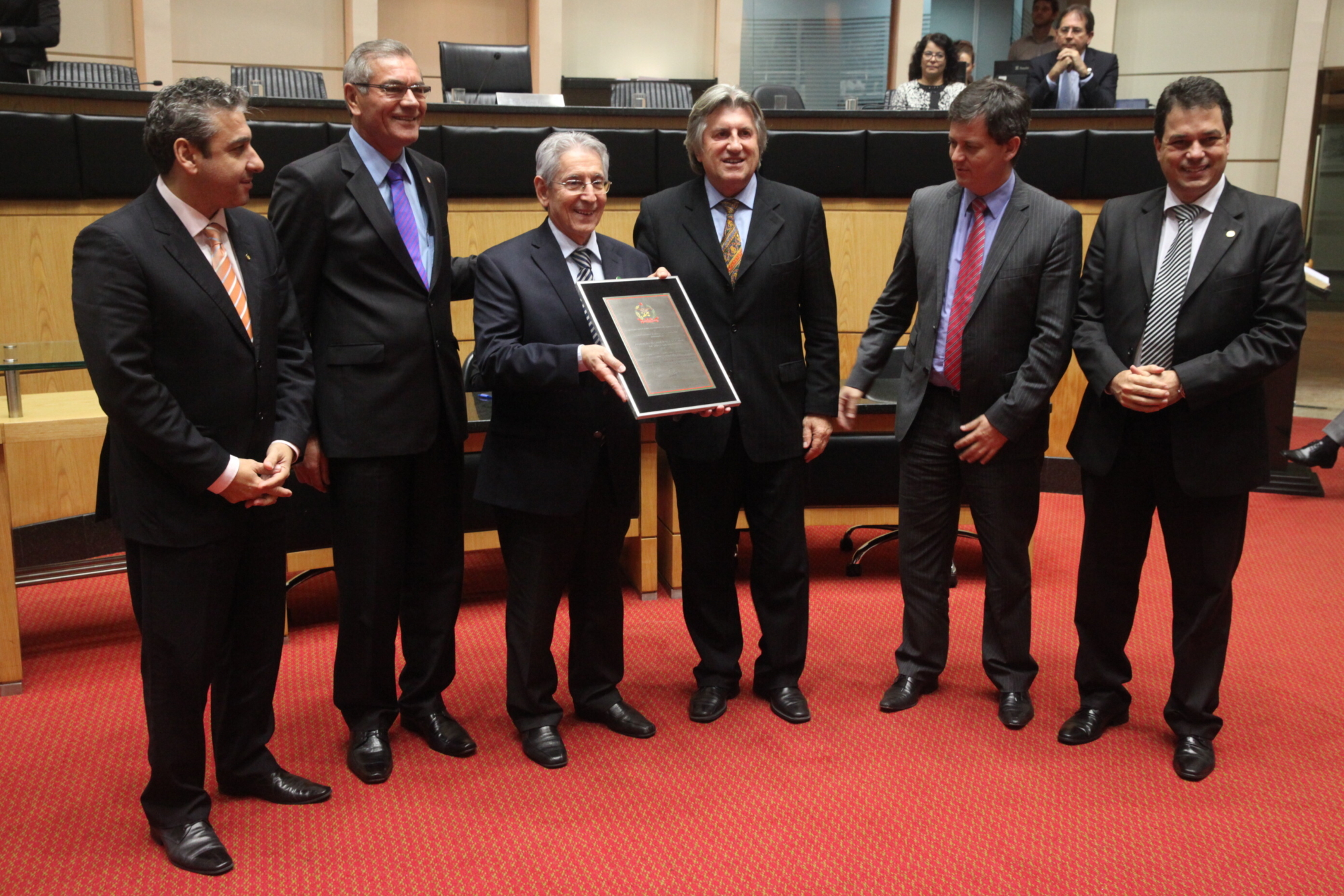 Parlamento homenageia 65 anos da Fiesc