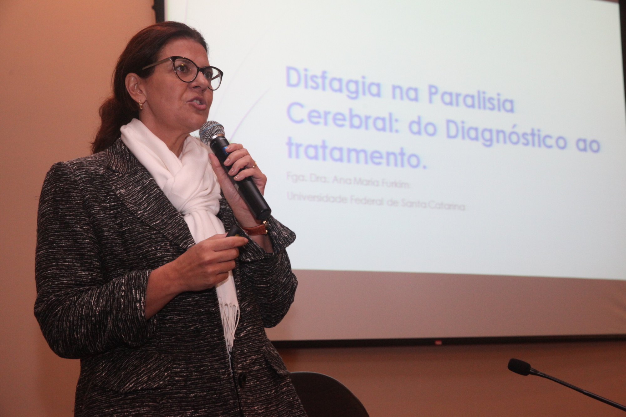 Seminário capacita profissionais no tratamento da disfagia