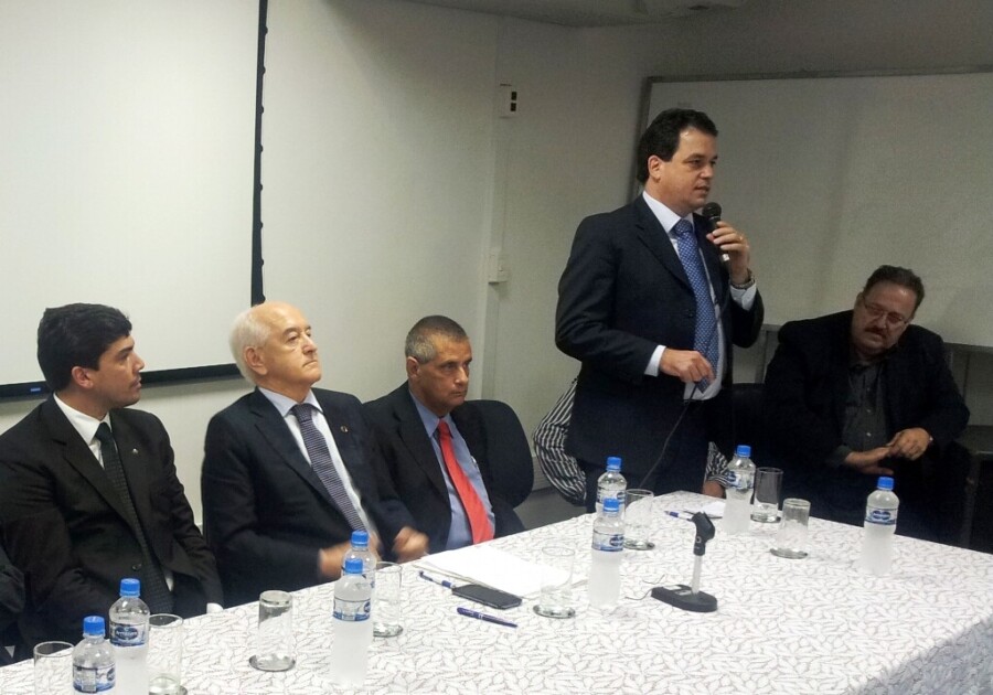 Deputado Rodrigo Minotto na posse de Douglas Mello