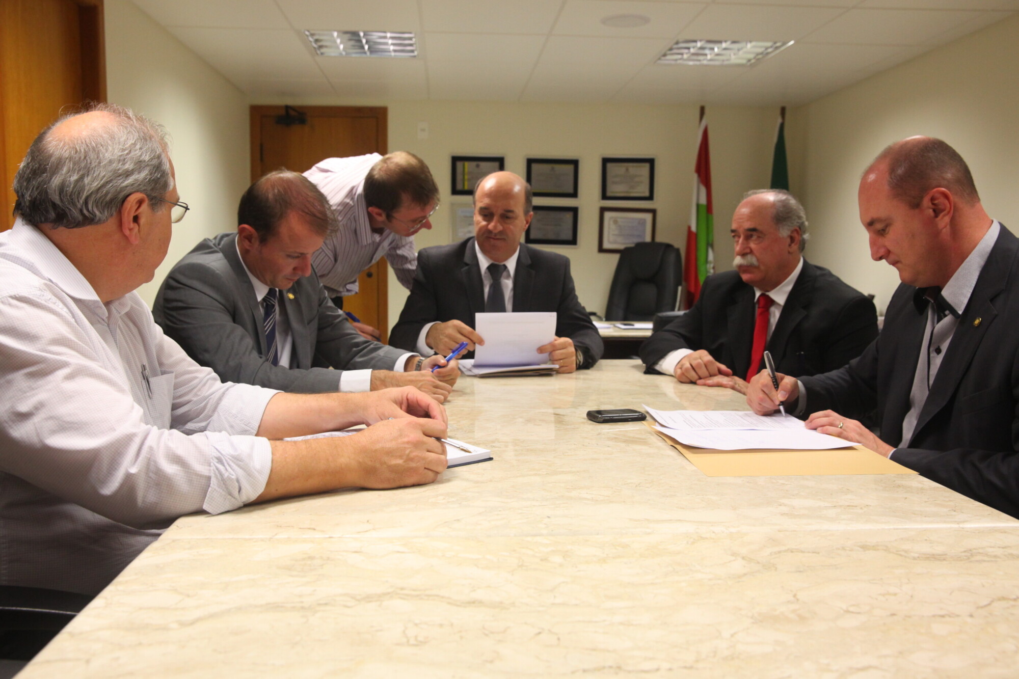 Reinstalada frente parlamentar de apoio ao cooperativismo de SC