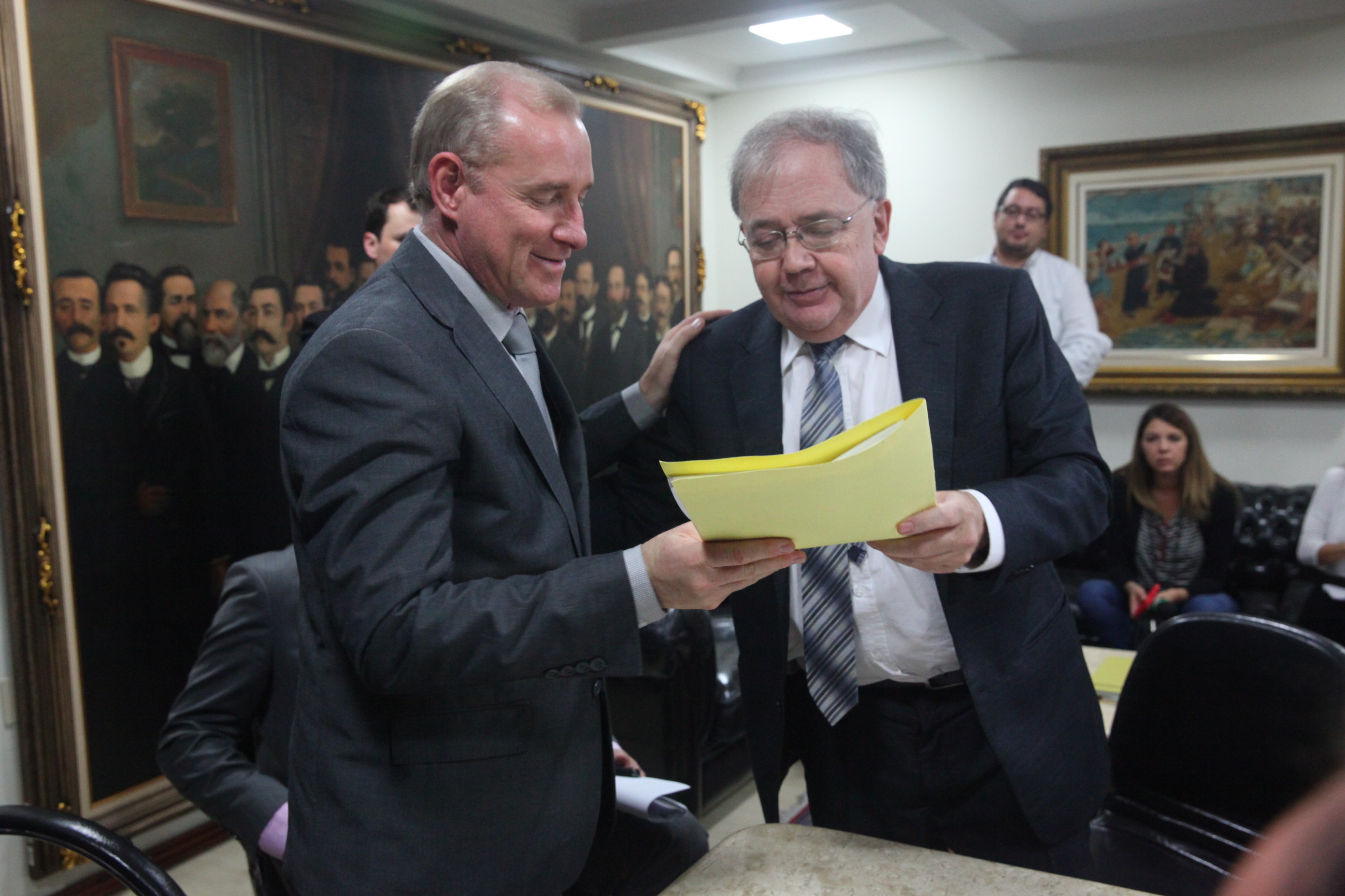 Entrega das propostas que alteram o Pacto Federativo. Foto: Eduardo Guedes de Oliveira / Agência AL