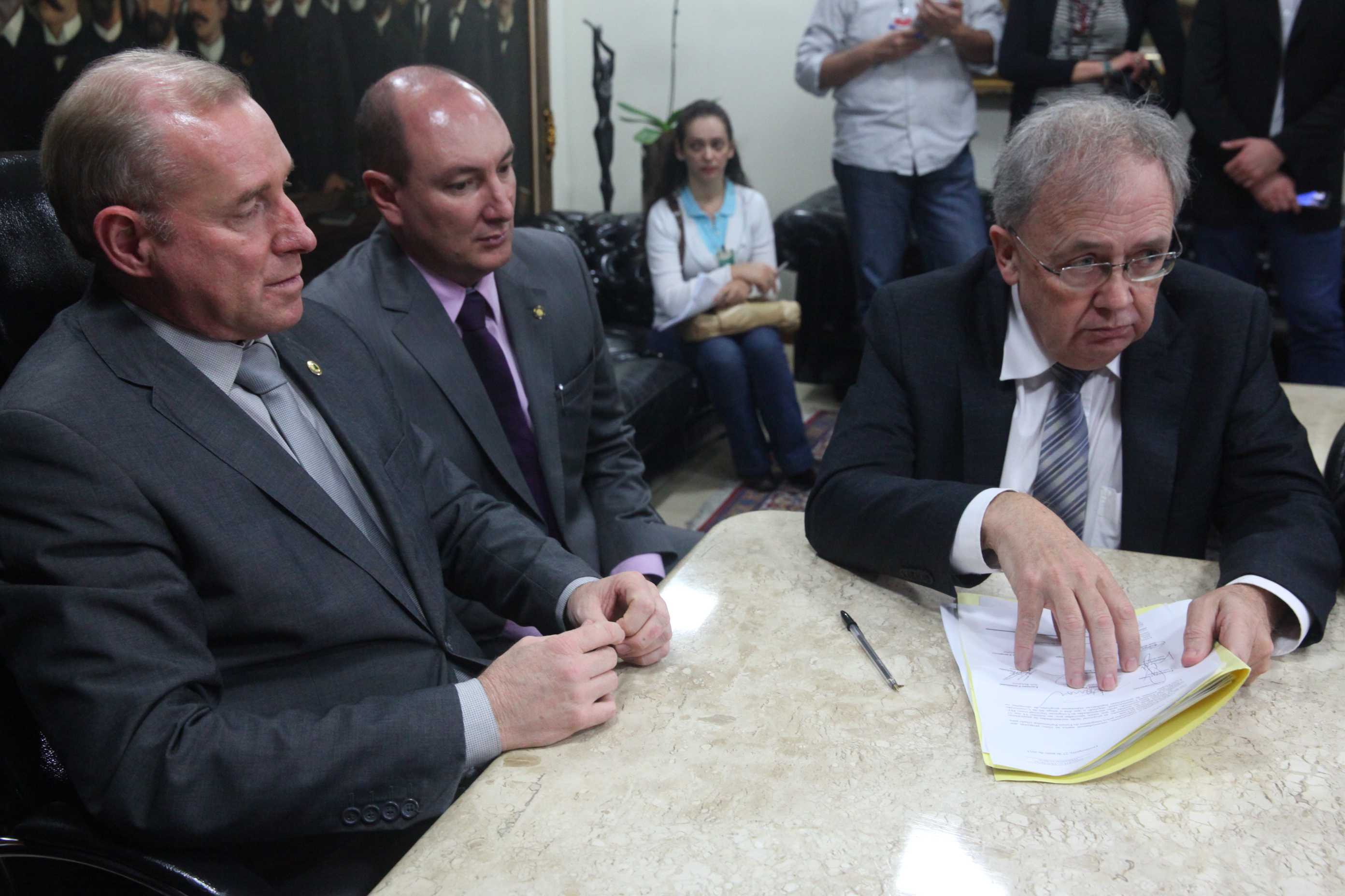 Entrega das propostas que alteram o Pacto Federativo. Foto: Eduardo Guedes de Oliveira / Agência AL