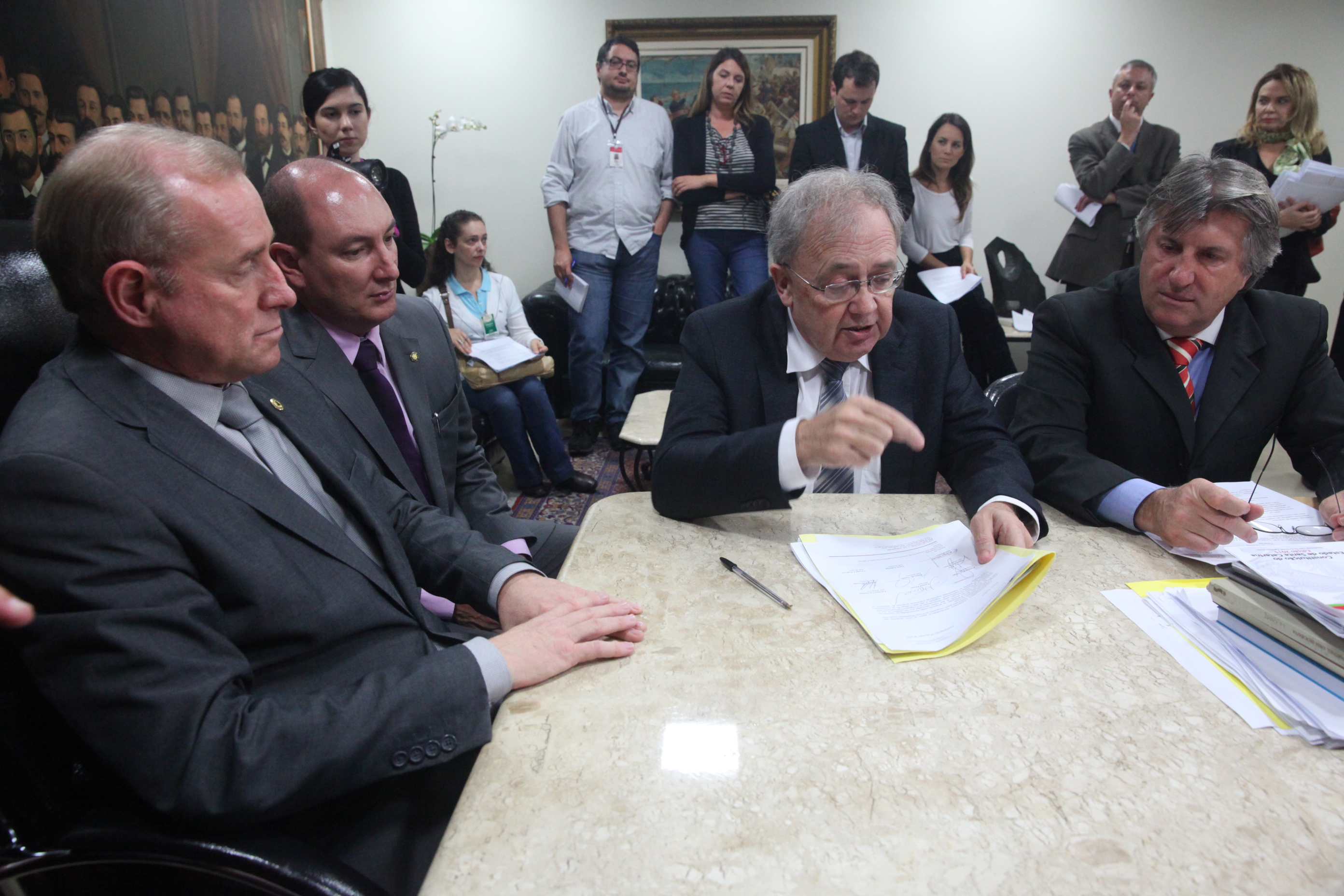 Entrega das propostas que alteram o Pacto Federativo. Foto: Eduardo Guedes de Oliveira / Agência AL