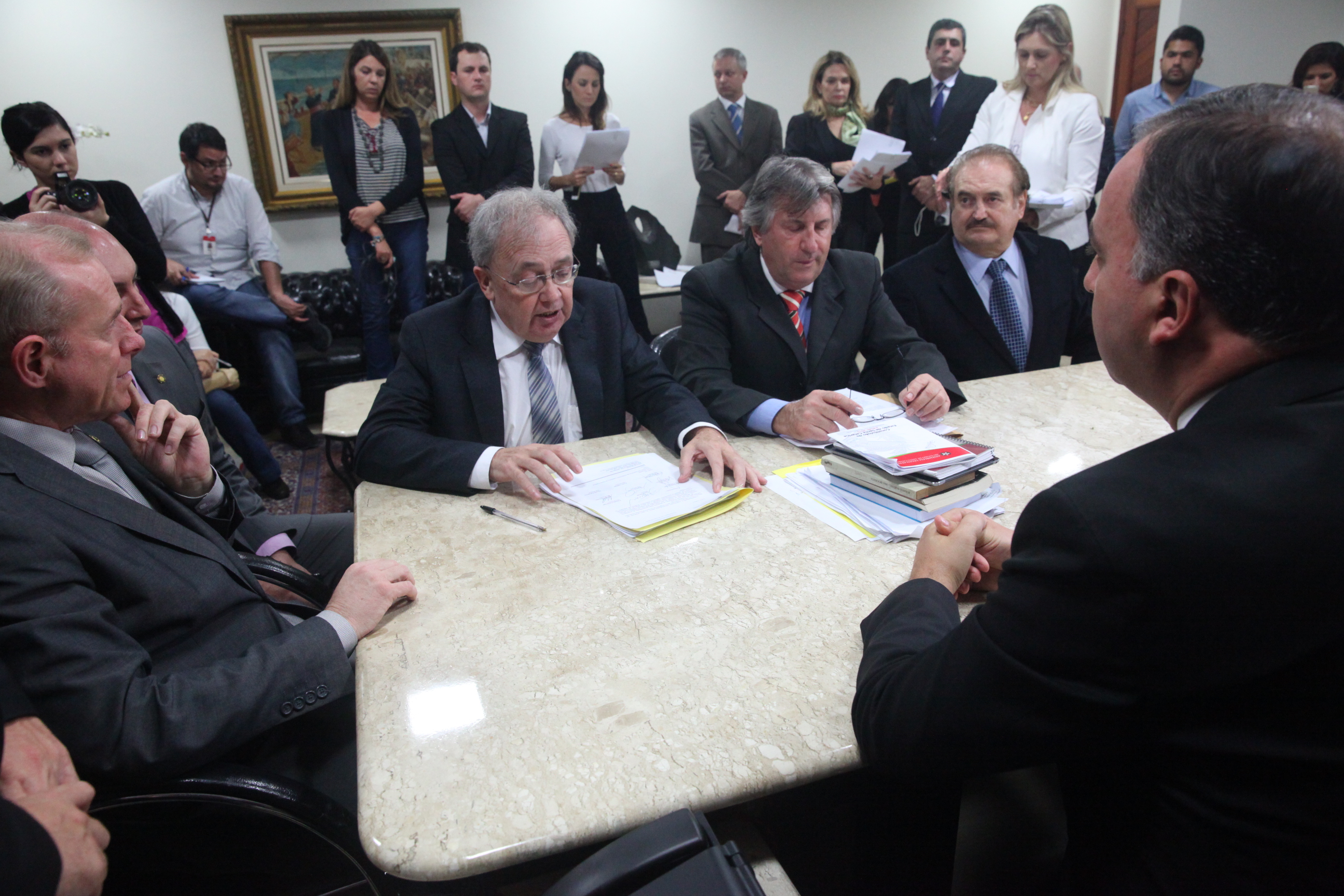 Entrega das propostas que alteram o Pacto Federativo. Foto: Eduardo Guedes de Oliveira / Agência AL