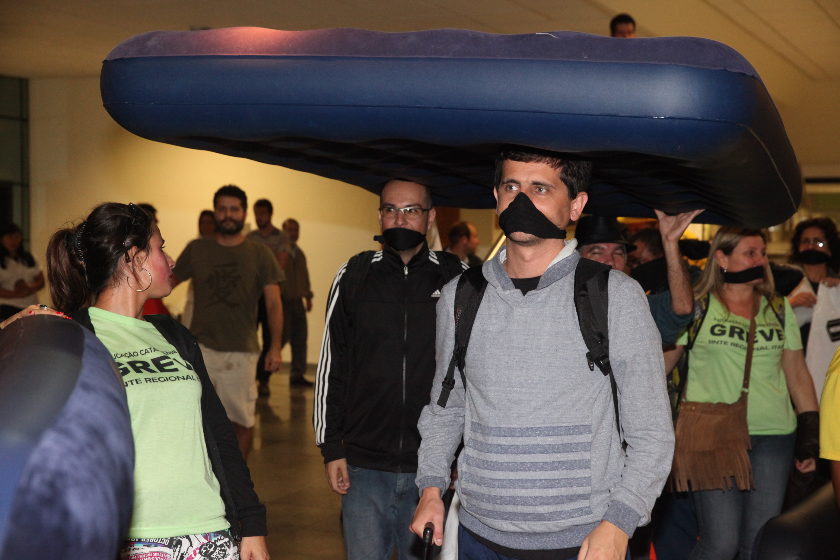 Professores desocupam Alesc após 35 dias. Foto: Fábio Queiroz / Agência AL