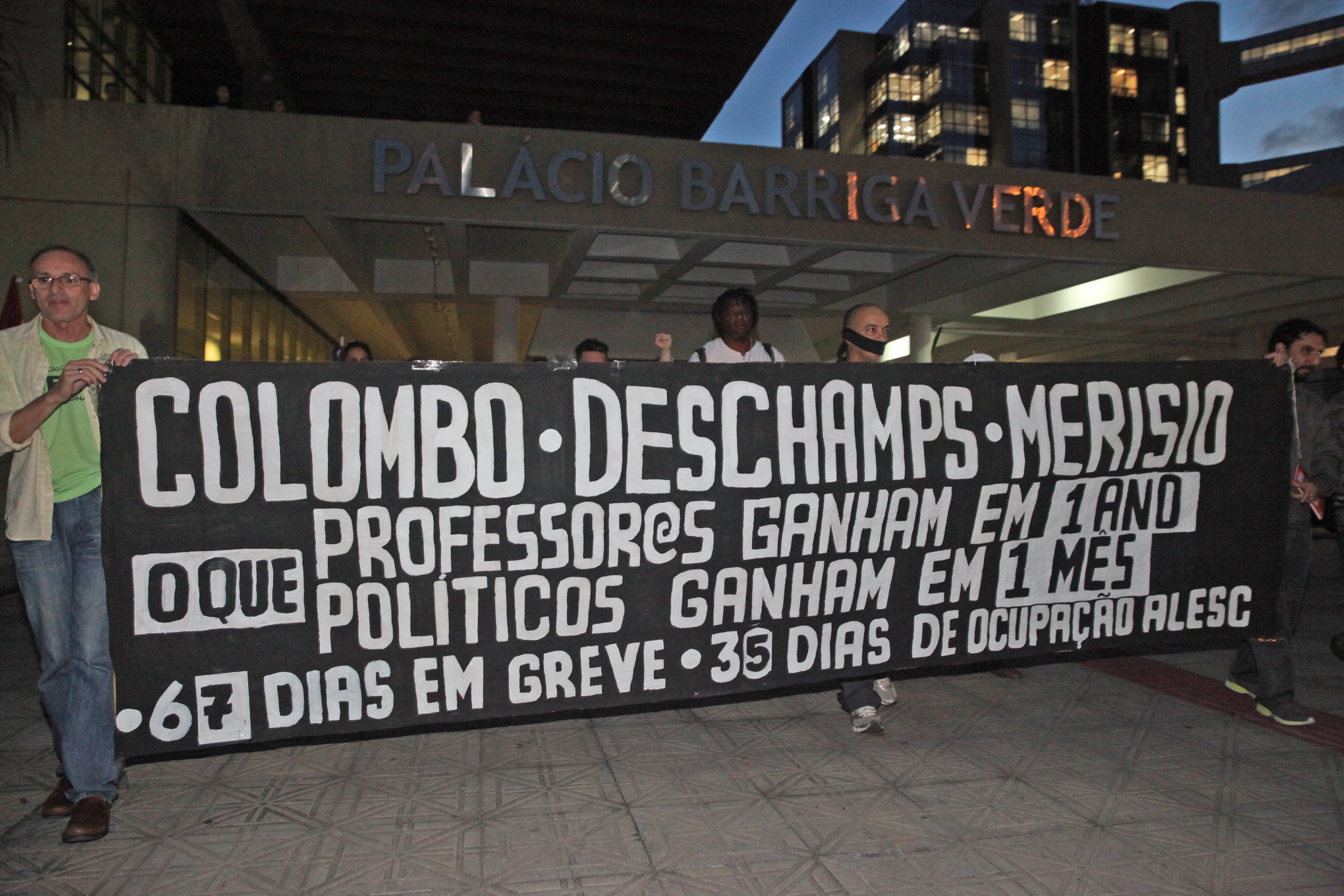 Professores desocupam Alesc após 35 dias. Foto: Fábio Queiroz / Agência AL