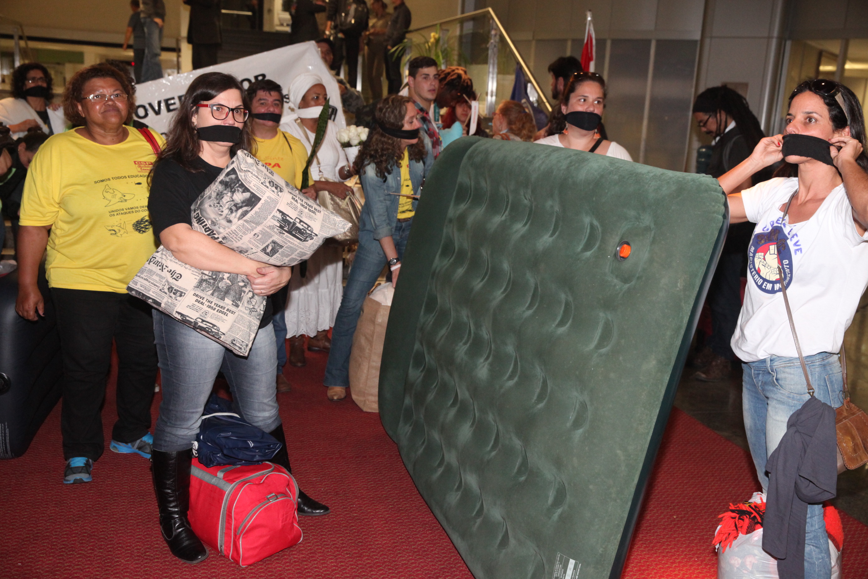 Professores desocupam Alesc após 35 dias. Foto: Fábio Queiroz / Agência AL