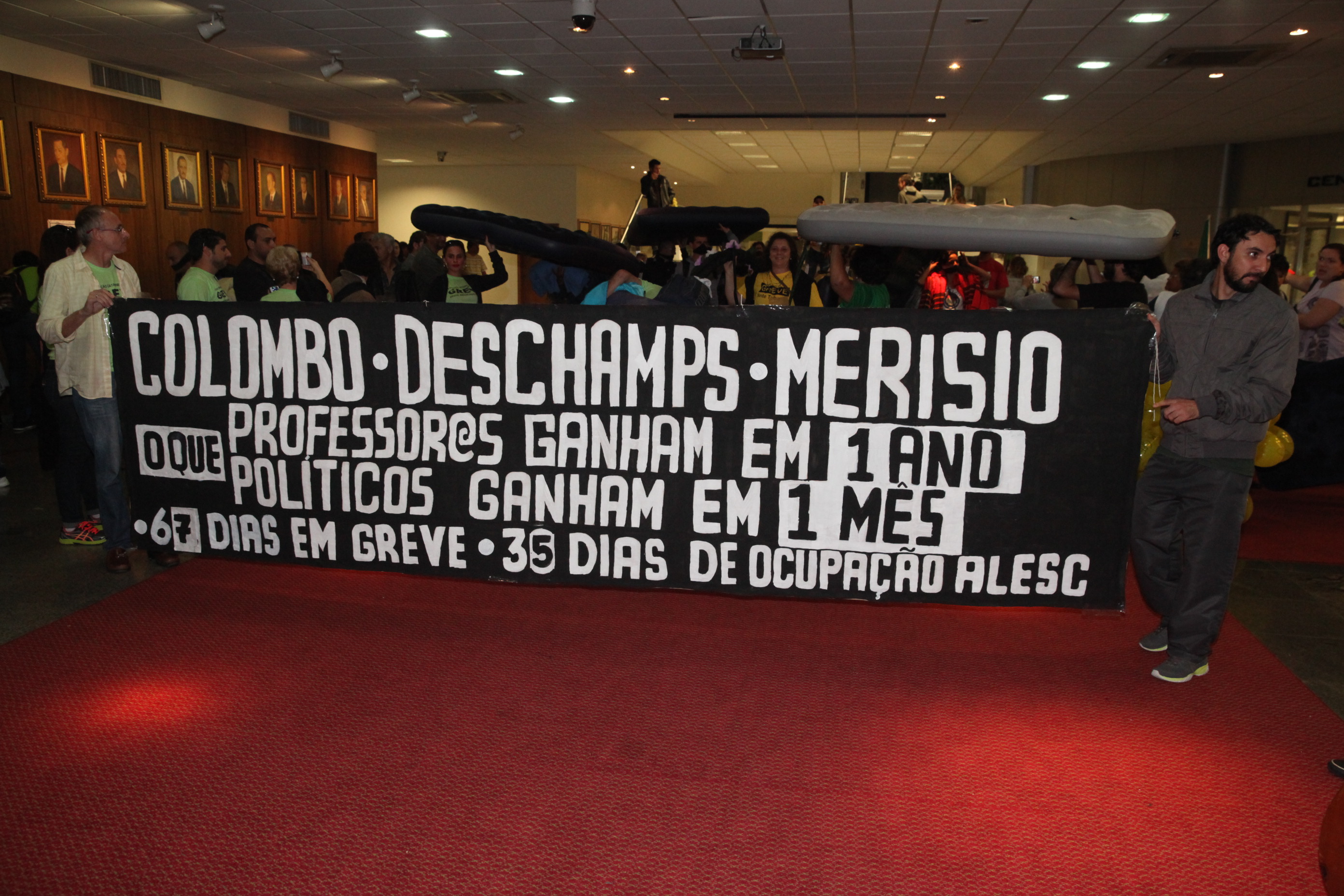 Professores desocupam Alesc após 35 dias. Foto: Fábio Queiroz / Agência AL