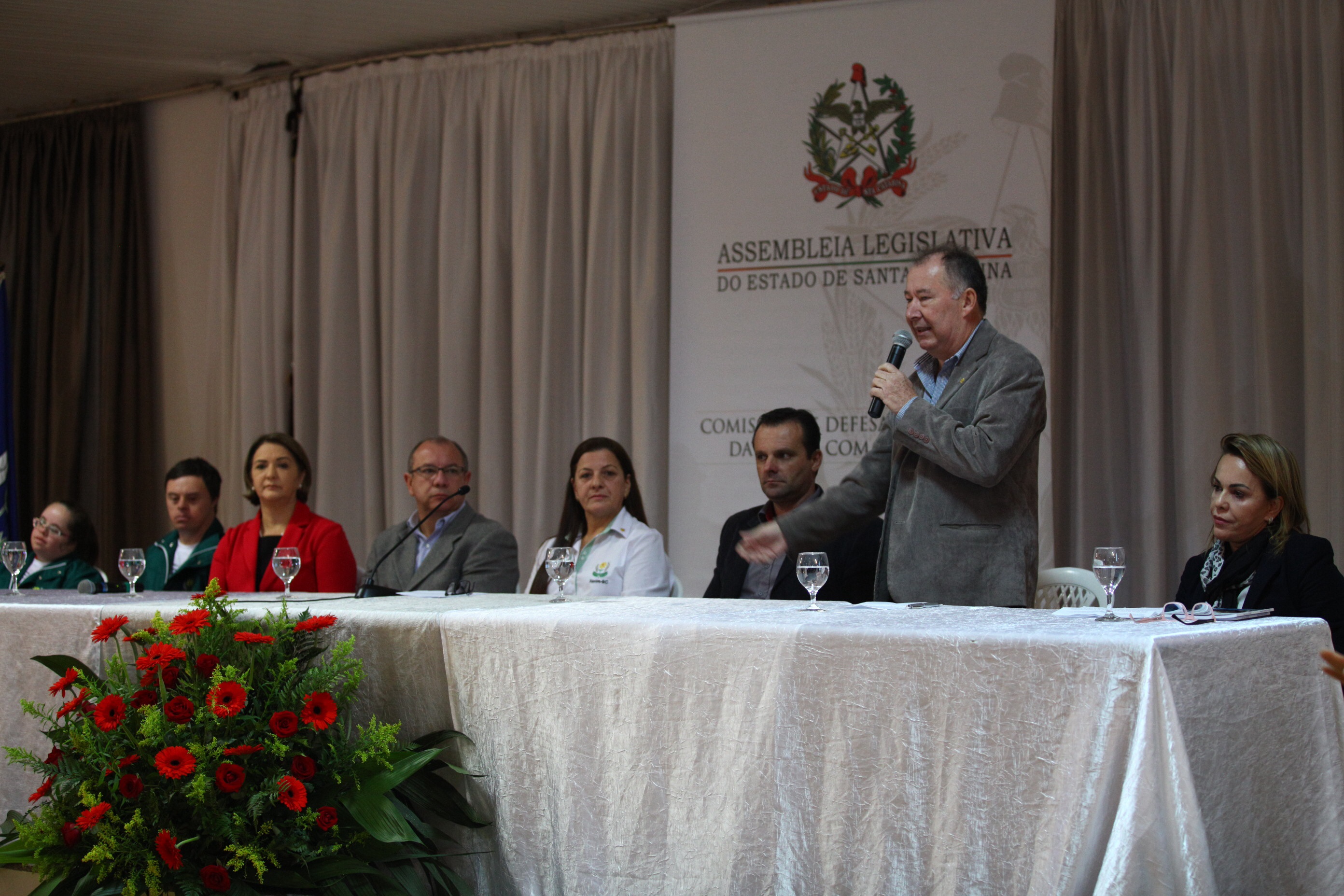 Seminário Doenças Raras - Júlio Cesar de Aguiar (ao microfone)