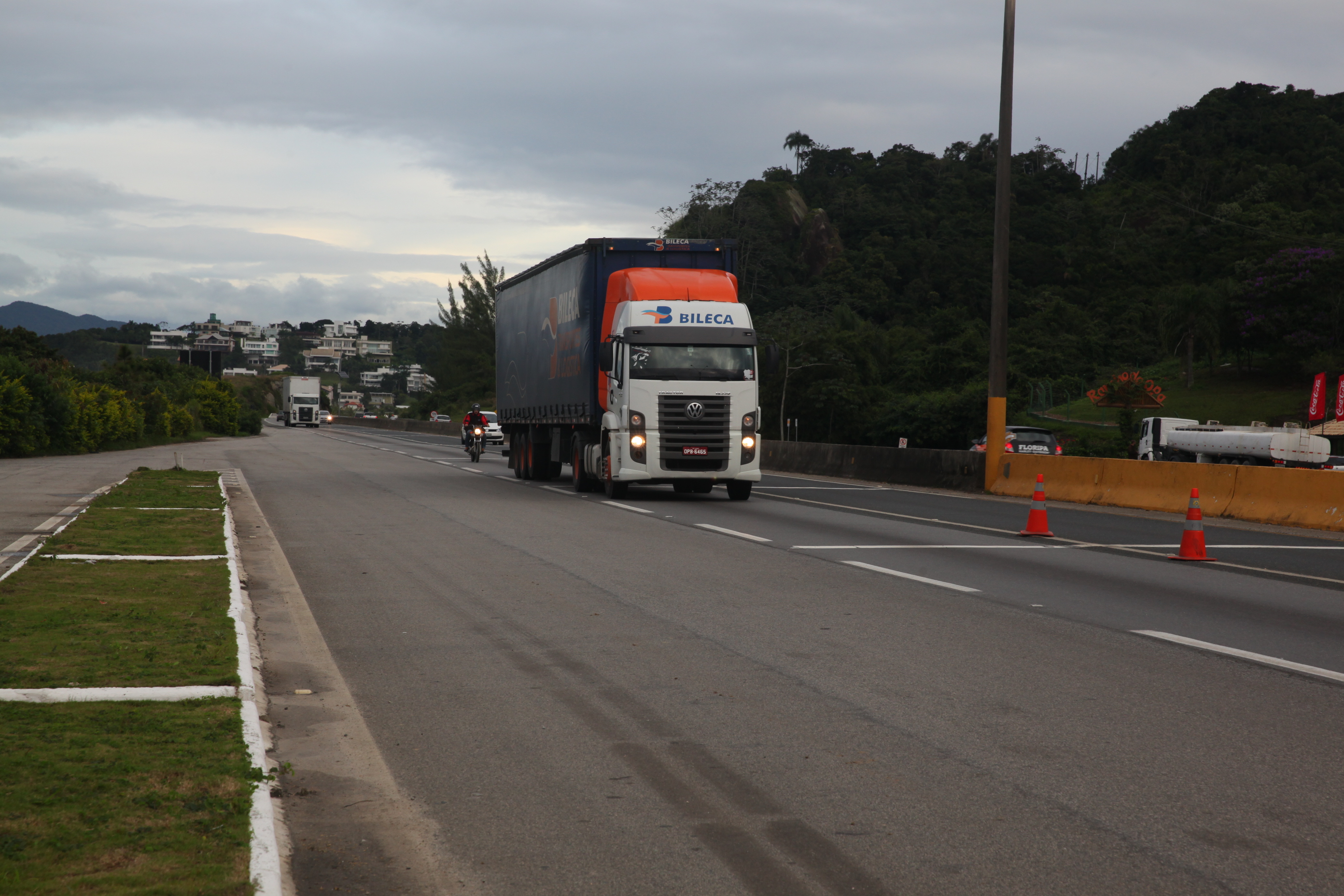 Base da Polícia Rodoviária Federal de Itapema realiza blitz  utilizando o Drogômetro. Foto: Eduardo Guedes de Oliveira / Agência AL