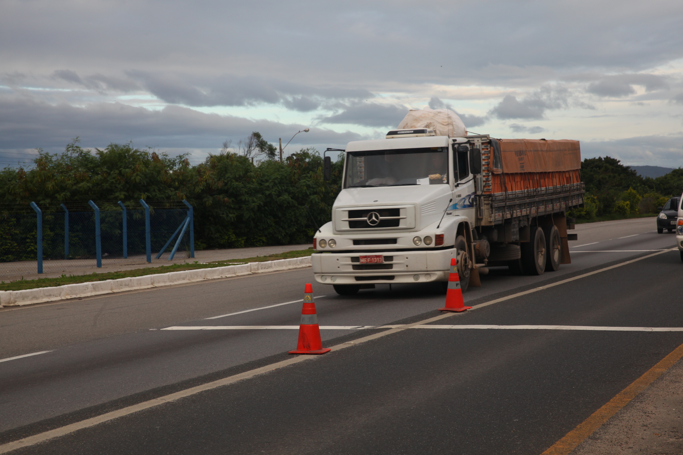 Base da Polícia Rodoviária Federal de Itapema realiza blitz  utilizando o Drogômetro. Foto: Eduardo Guedes de Oliveira / Agência AL