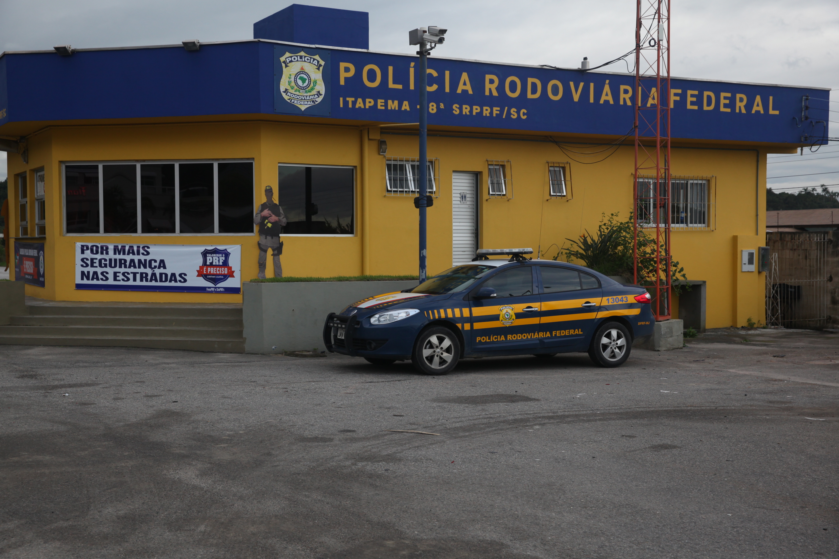 Base da Polícia Rodoviária Federal de Itapema realiza blitz  utilizando o Drogômetro. Foto: Eduardo Guedes de Oliveira / Agência AL