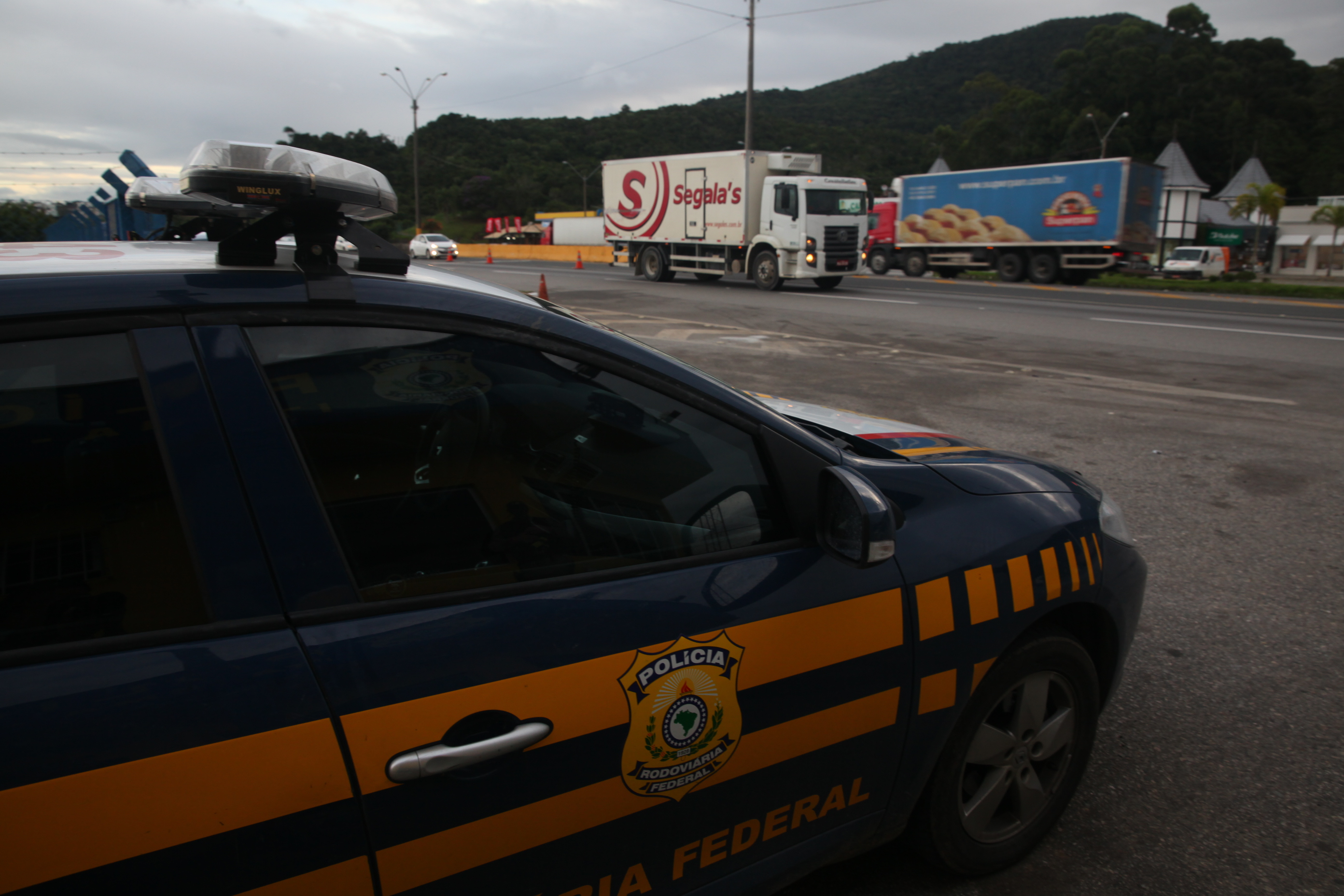 Base da Polícia Rodoviária Federal de Itapema realiza blitz  utilizando o Drogômetro. Foto: Eduardo Guedes de Oliveira / Agência AL