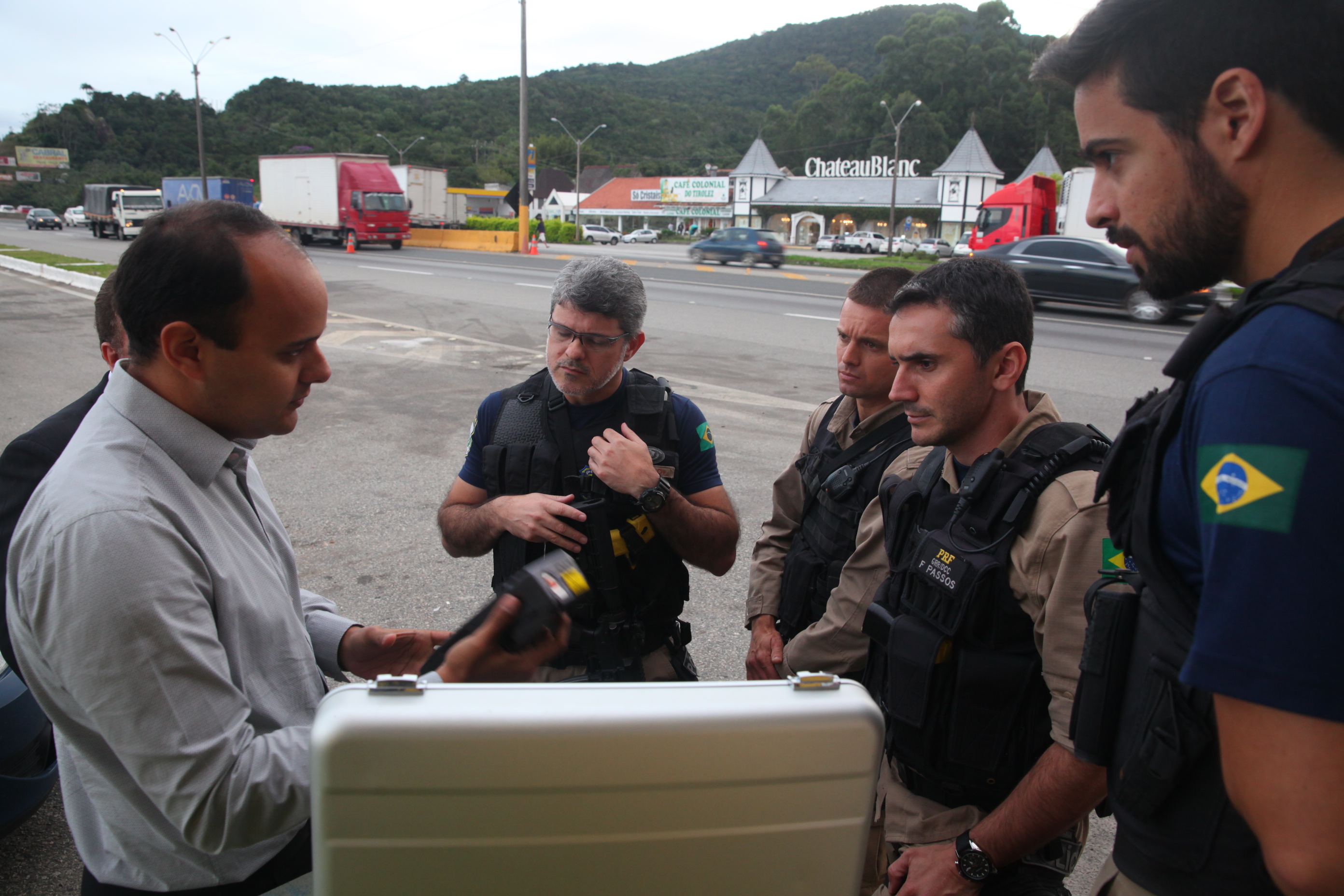 Base da Polícia Rodoviária Federal de Itapema realiza blitz  utilizando o Drogômetro. Foto: Eduardo Guedes de Oliveira / Agência AL