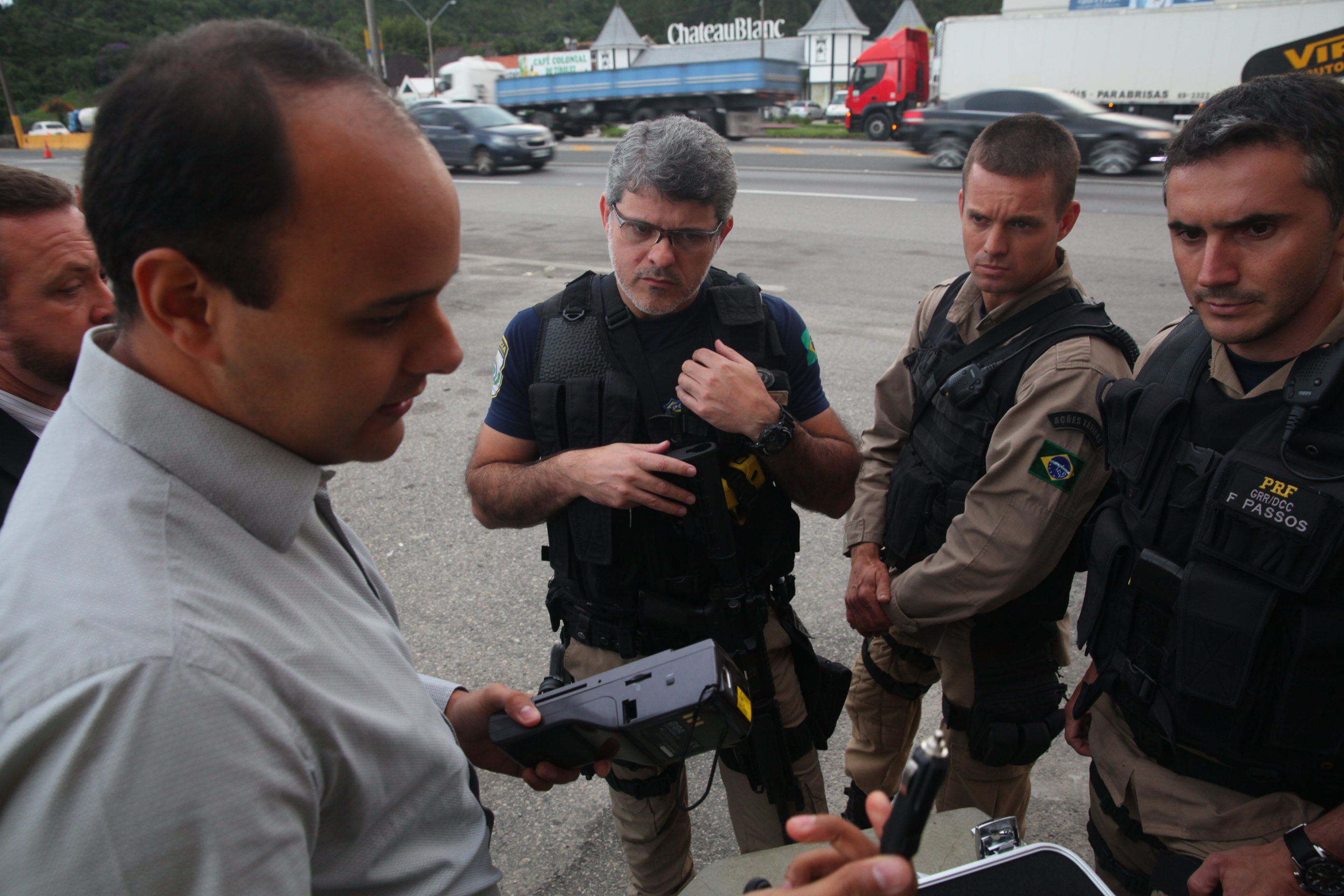 Base da Polícia Rodoviária Federal de Itapema realiza blitz  utilizando o Drogômetro. Foto: Eduardo Guedes de Oliveira / Agência AL