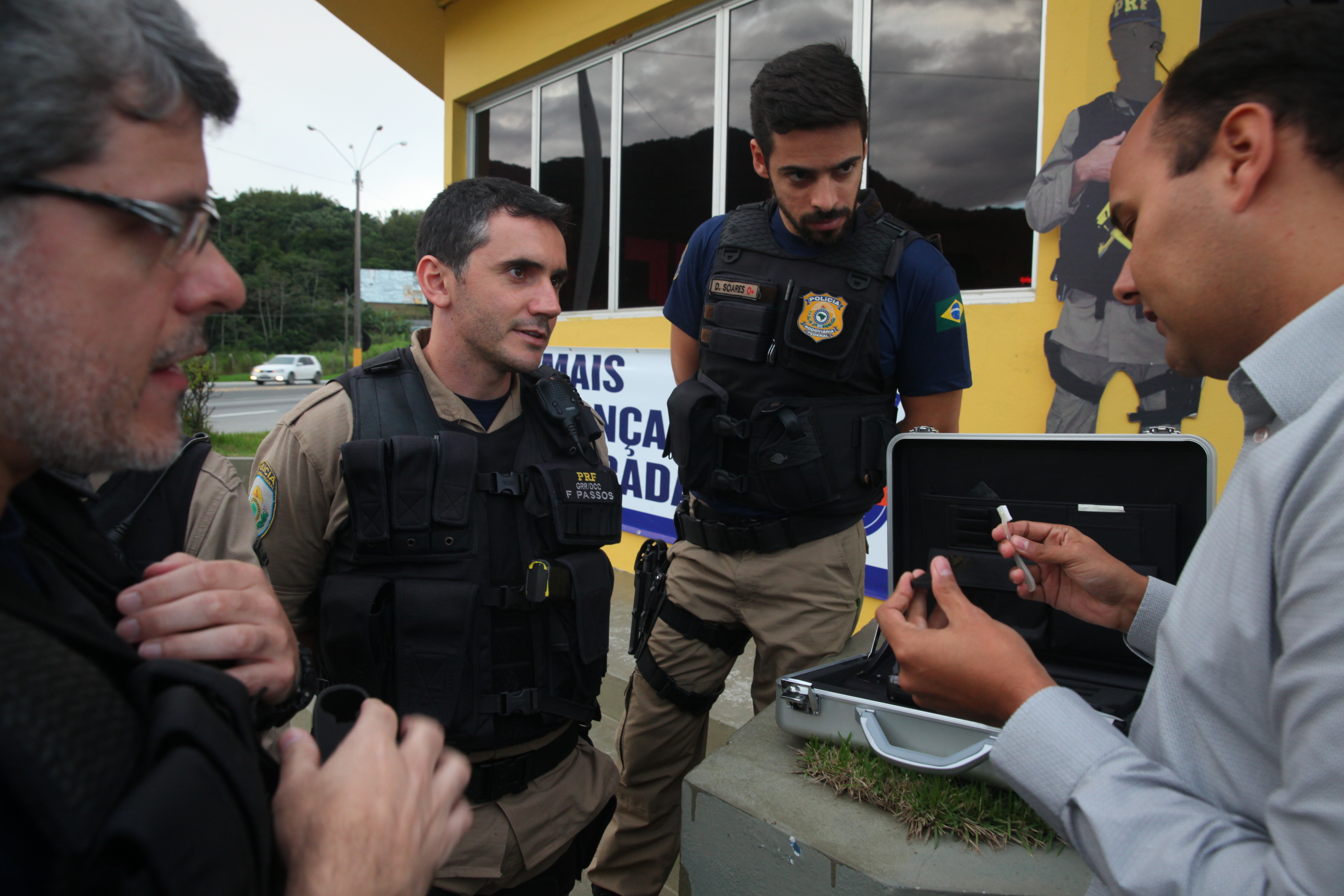 Base da Polícia Rodoviária Federal de Itapema realiza blitz  utilizando o Drogômetro. Foto: Eduardo Guedes de Oliveira / Agência AL