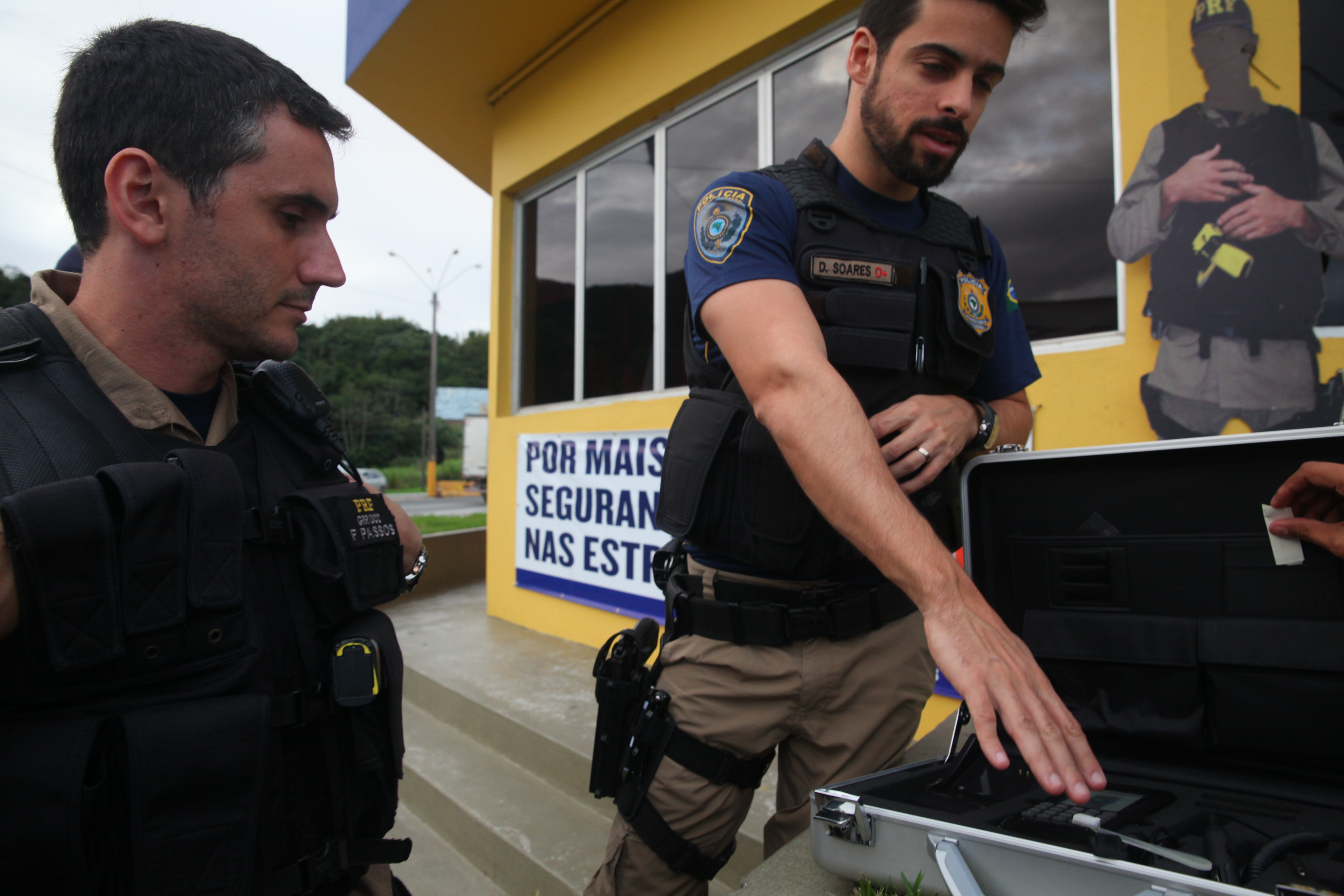 Base da Polícia Rodoviária Federal de Itapema realiza blitz  utilizando o Drogômetro. Foto: Eduardo Guedes de Oliveira / Agência AL