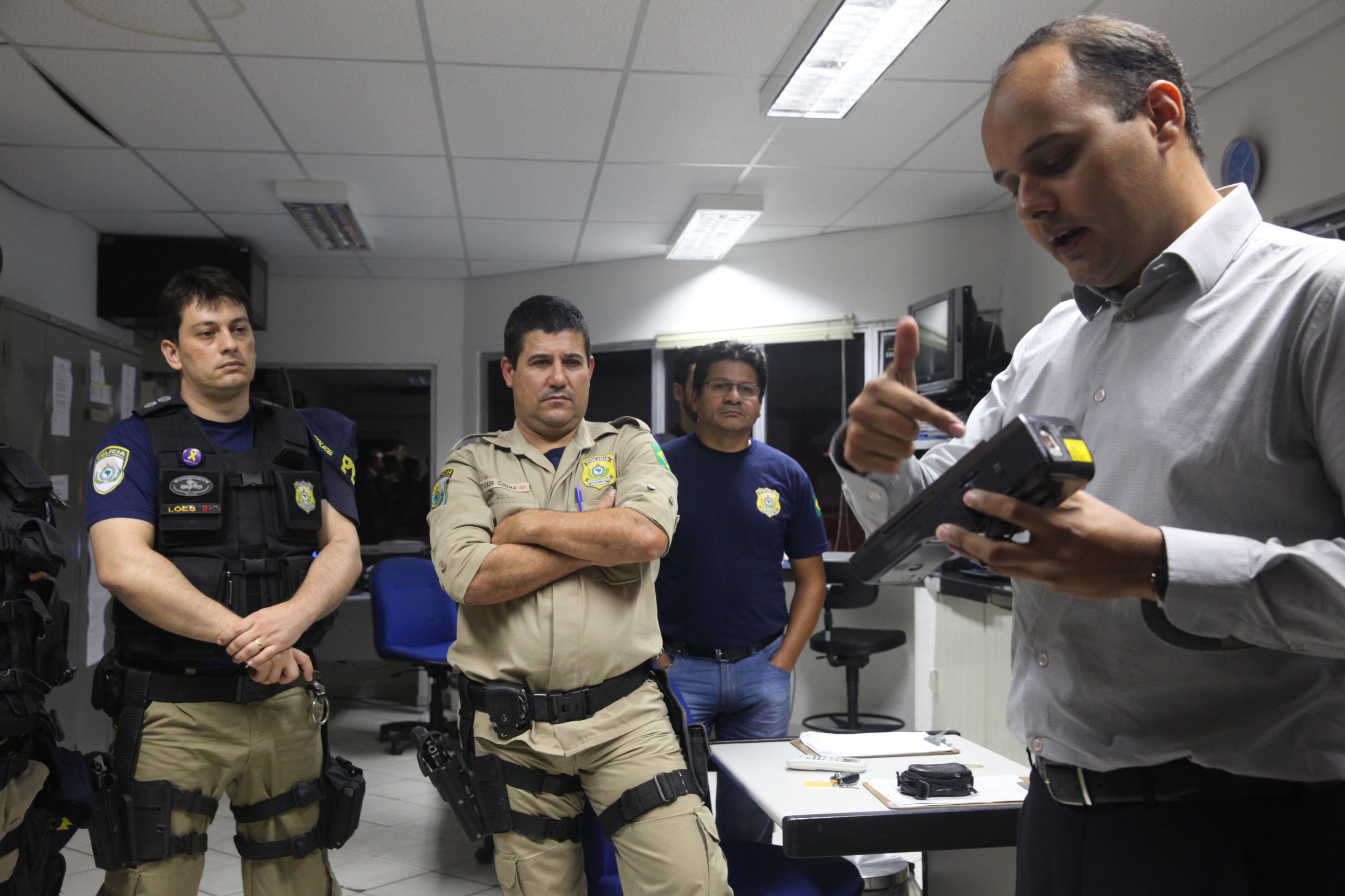 Base da Polícia Rodoviária Federal de Itapema realiza blitz  utilizando o Drogômetro. Foto: Eduardo Guedes de Oliveira / Agência AL