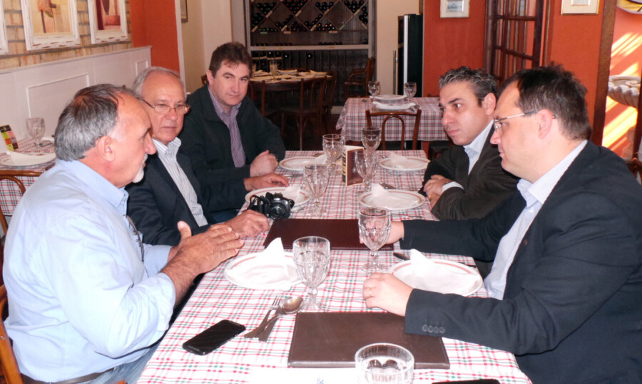 Deputado Mário Marcondes em reunião com representantes de entidades que apoiam o projeto