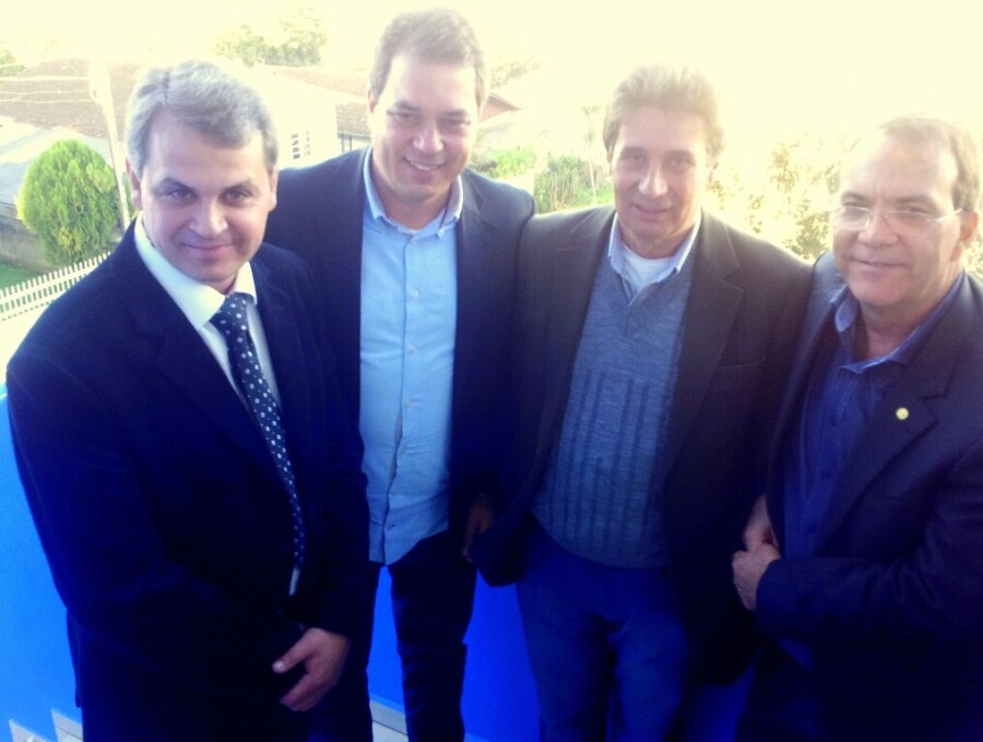 FOTO: Prefeito Luiz Carlos Xavier, deputado Rodrigo Minotto, empresário Guilherme Passaúra e o deputado federal Décio Lima