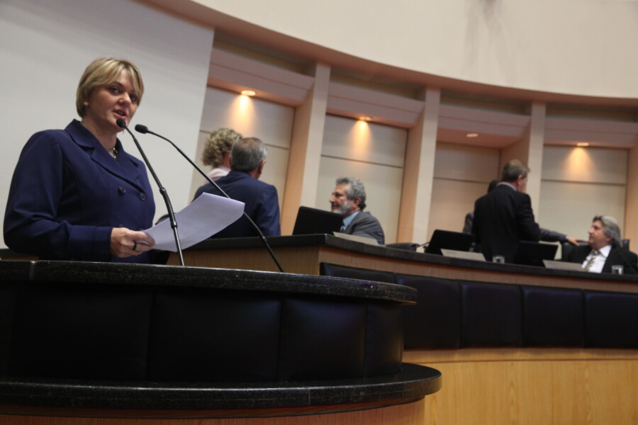 Deputada Luciane Carminatti