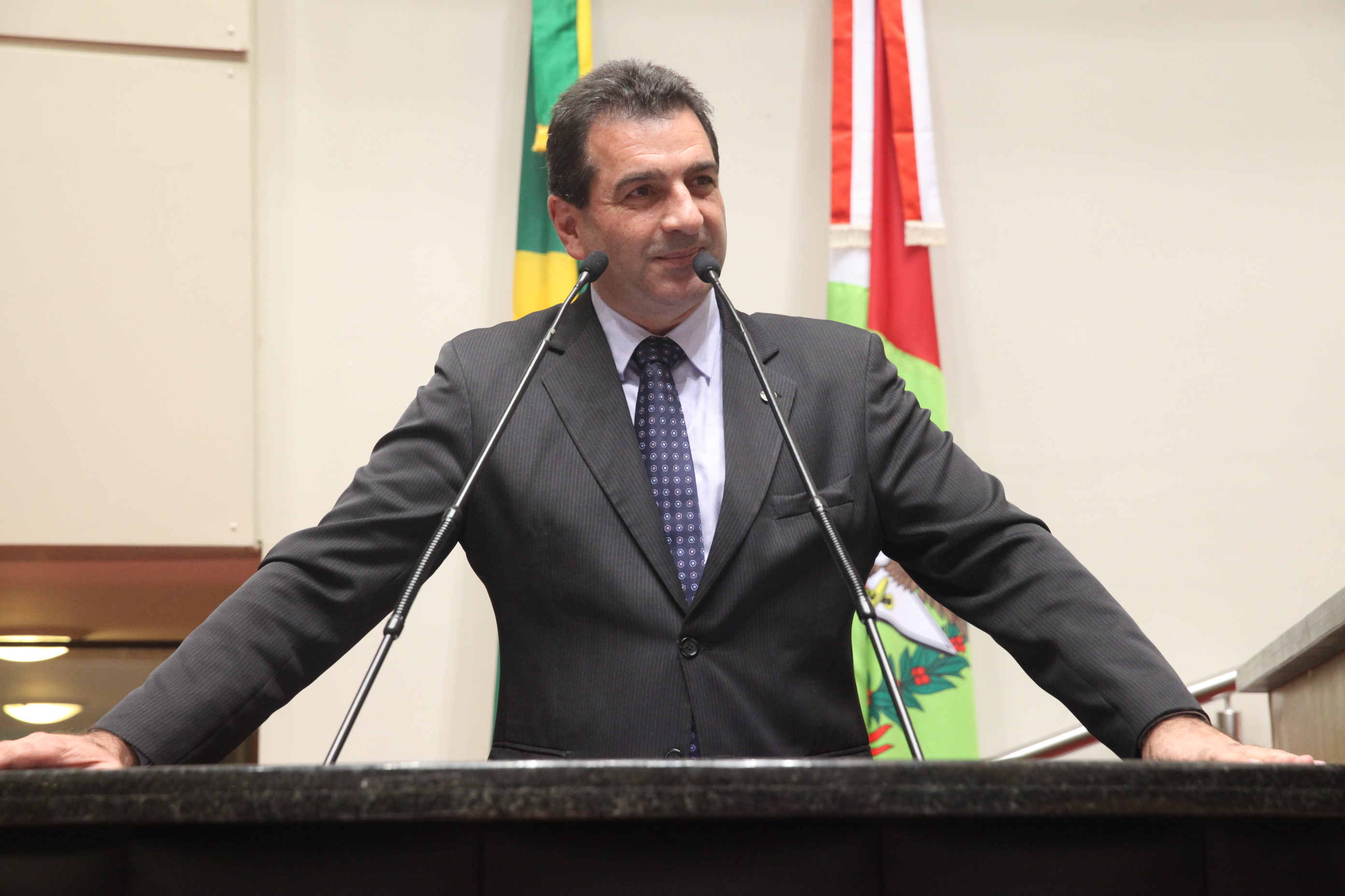 Deputado Valdir Cobalchini (PMDB). Sessão Especial em homenagem ao Instituto Parati. Foto: Fábio Queiroz / Agência AL