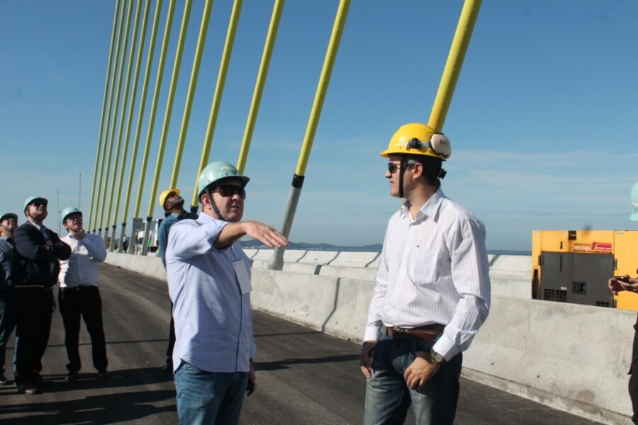 Deputado Valmir Comin em vistoria da ponte Anita Garibaldi, em Laguna