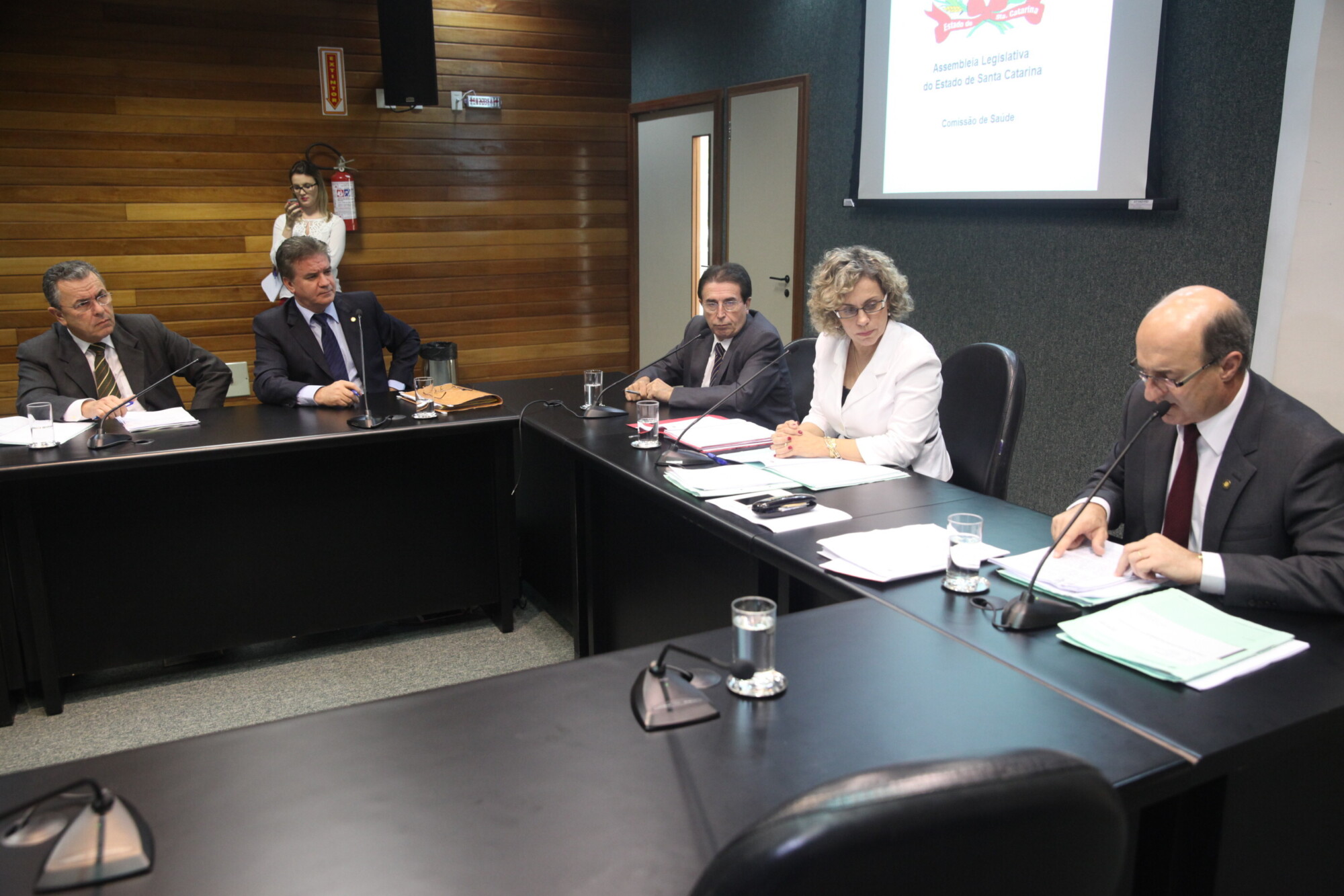 Comissão aprova PL da saúde do homem e audiência sobre hospitais em Joinville