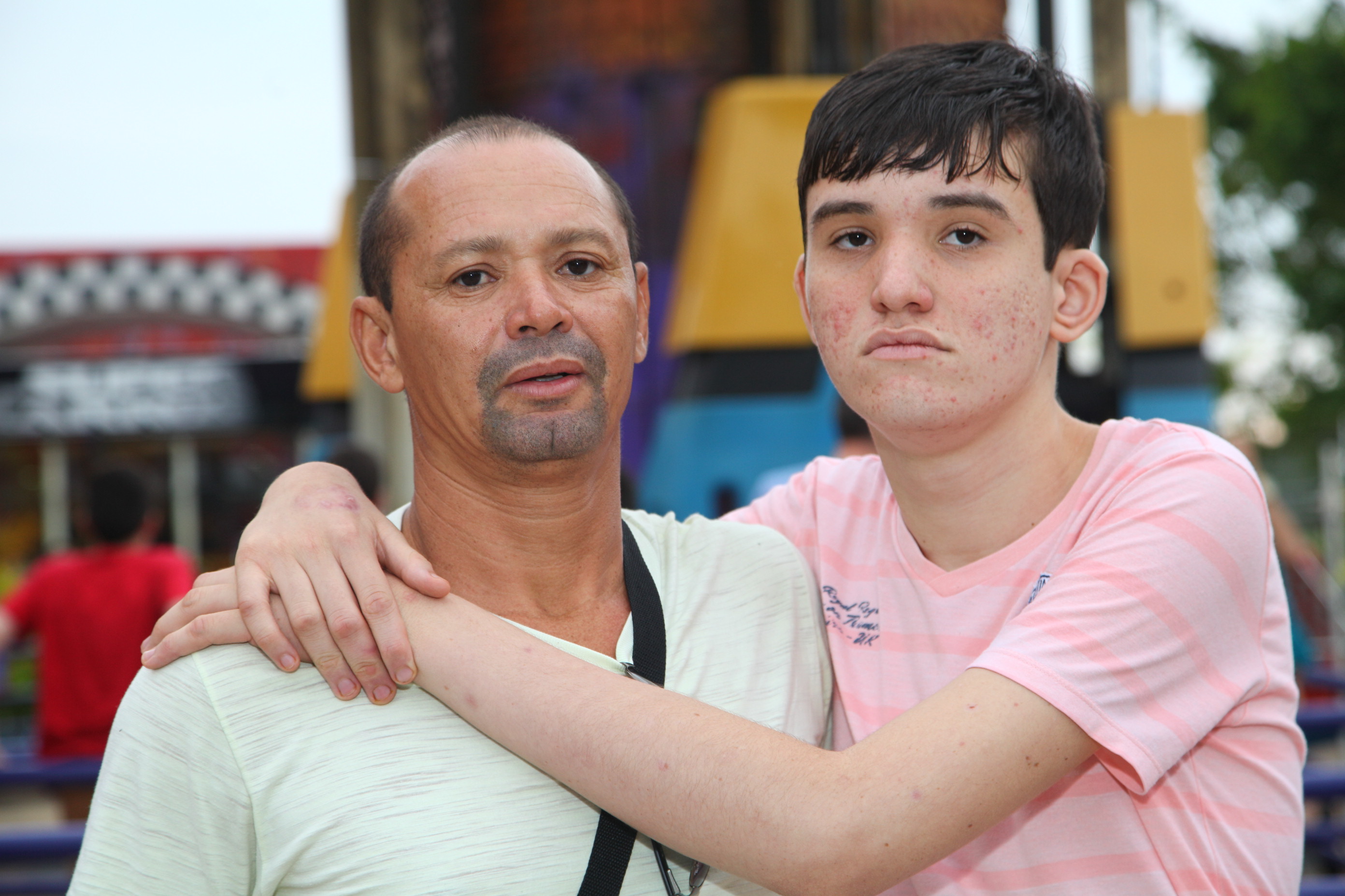 APAE no Beto Carrero - Francisco Aparcido da Luz e o filho Rodrigo Felipe-  Foto: Solon Soares | Agência AL
