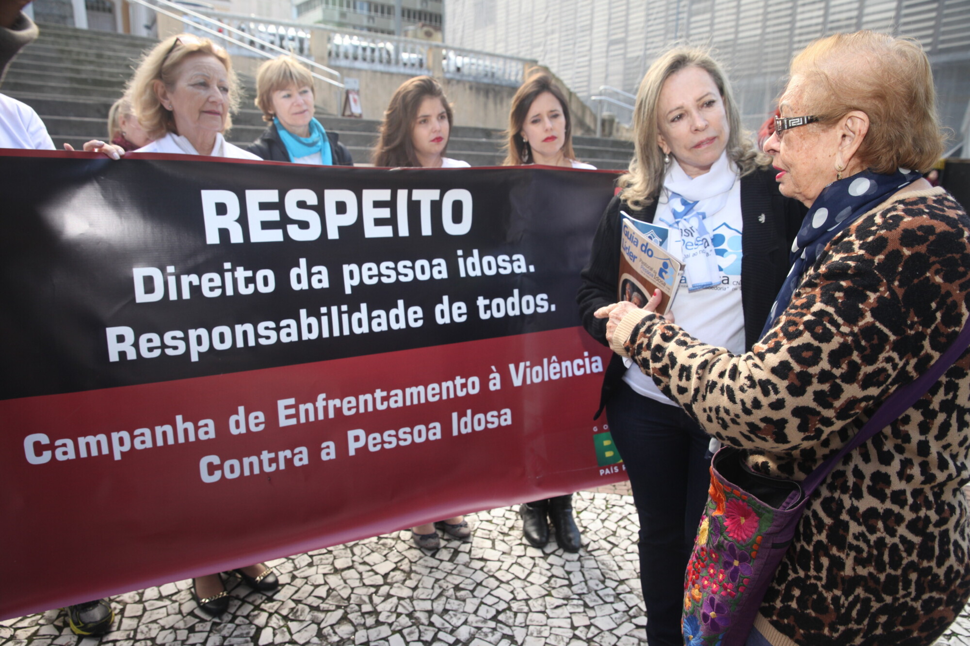 Mobilização alerta sobre as diversas formas de violência contra a pessoa idosa