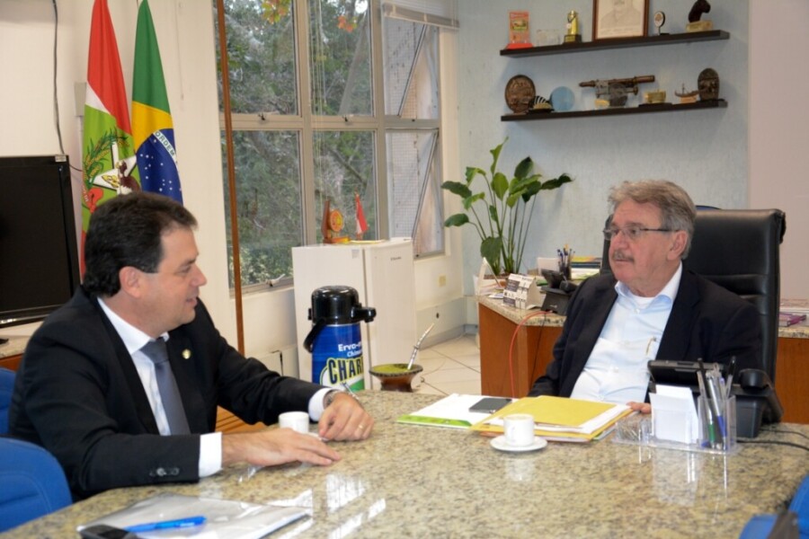 Rodrigo Minotto e Moacir Sopelsa. FOTO: Luiz Henrique Monticelli / Assessoria de Imprensa Secretaria de Estado da Agricultura