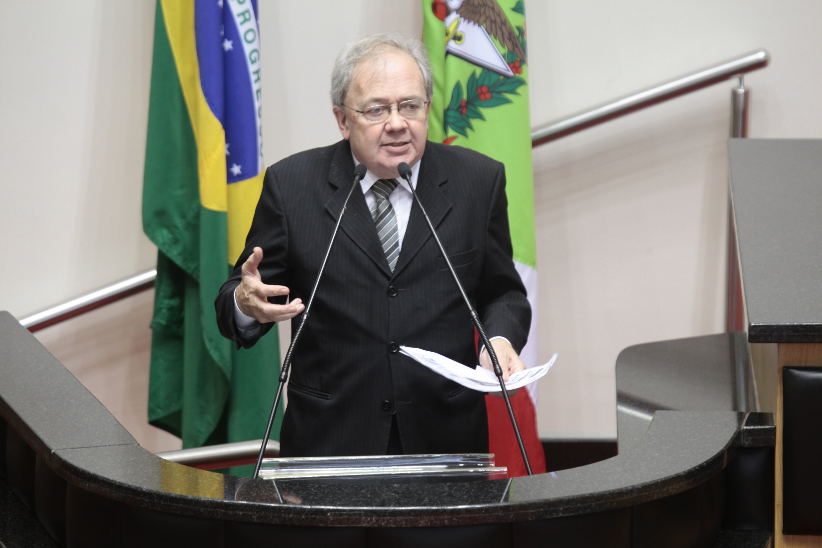 Sessão Ordinária - deputado Fernando Coruja (PMDB) - Plenário Osni Régis. Foto: Humberto Gesser/Agência AL