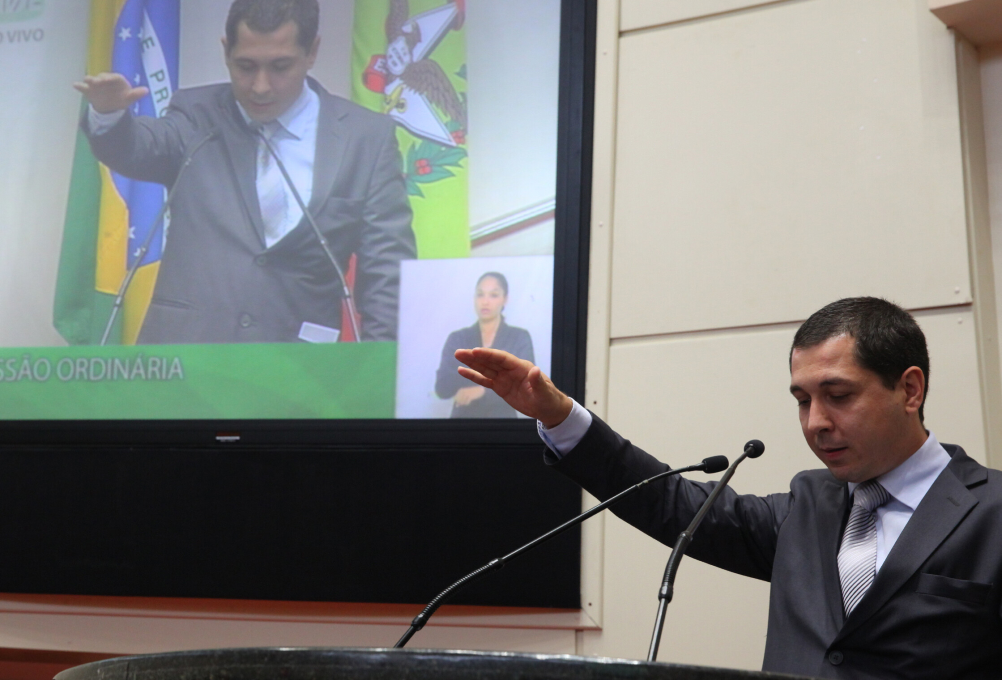 Suplente Níkolas Reis (PDT) assume cadeira de deputado no Parlamento