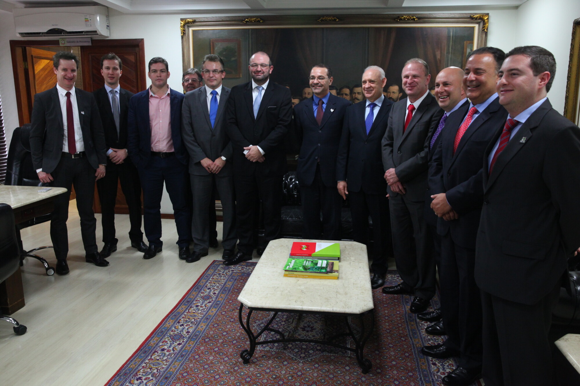 Presidente da Assembleia Legislativa do Paraná visita a Alesc e elogia comunicação