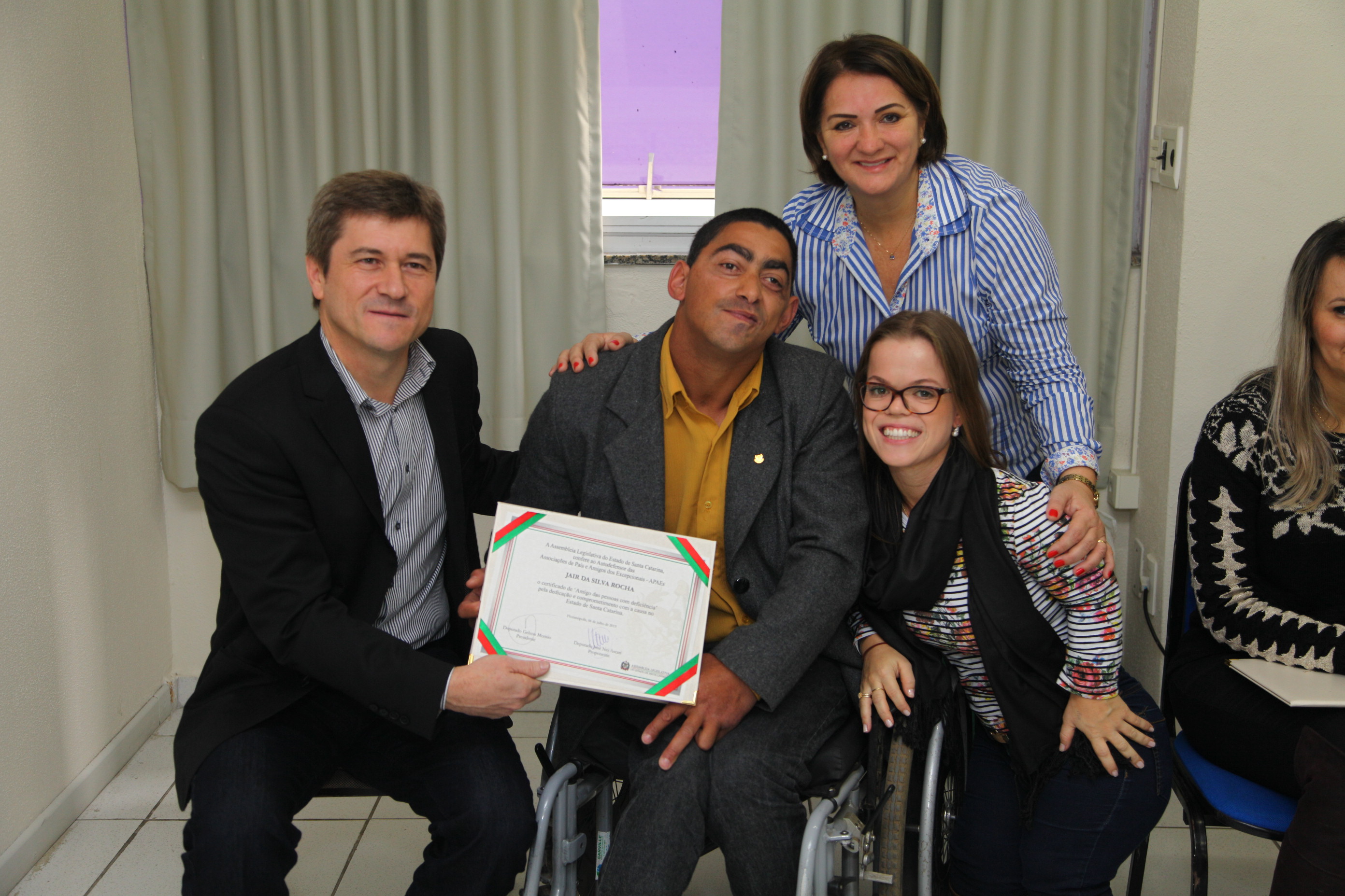 Entrega de Certificados aos Autodefensores da APAE - Jair da Silva Rocha (centro)