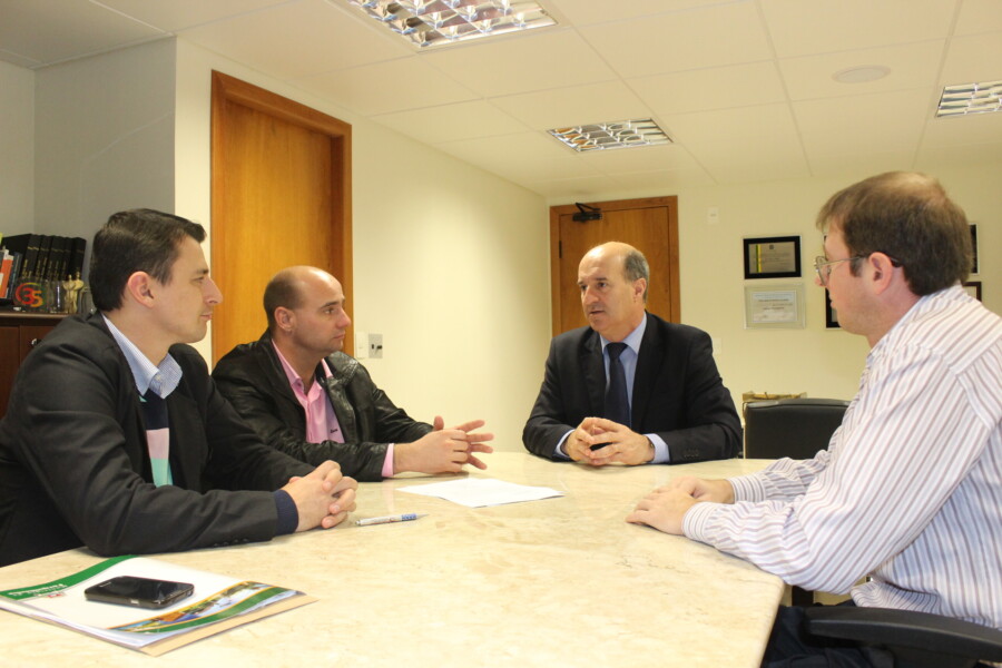 Deputado Zé Milton e lideranças de Forquilhinha