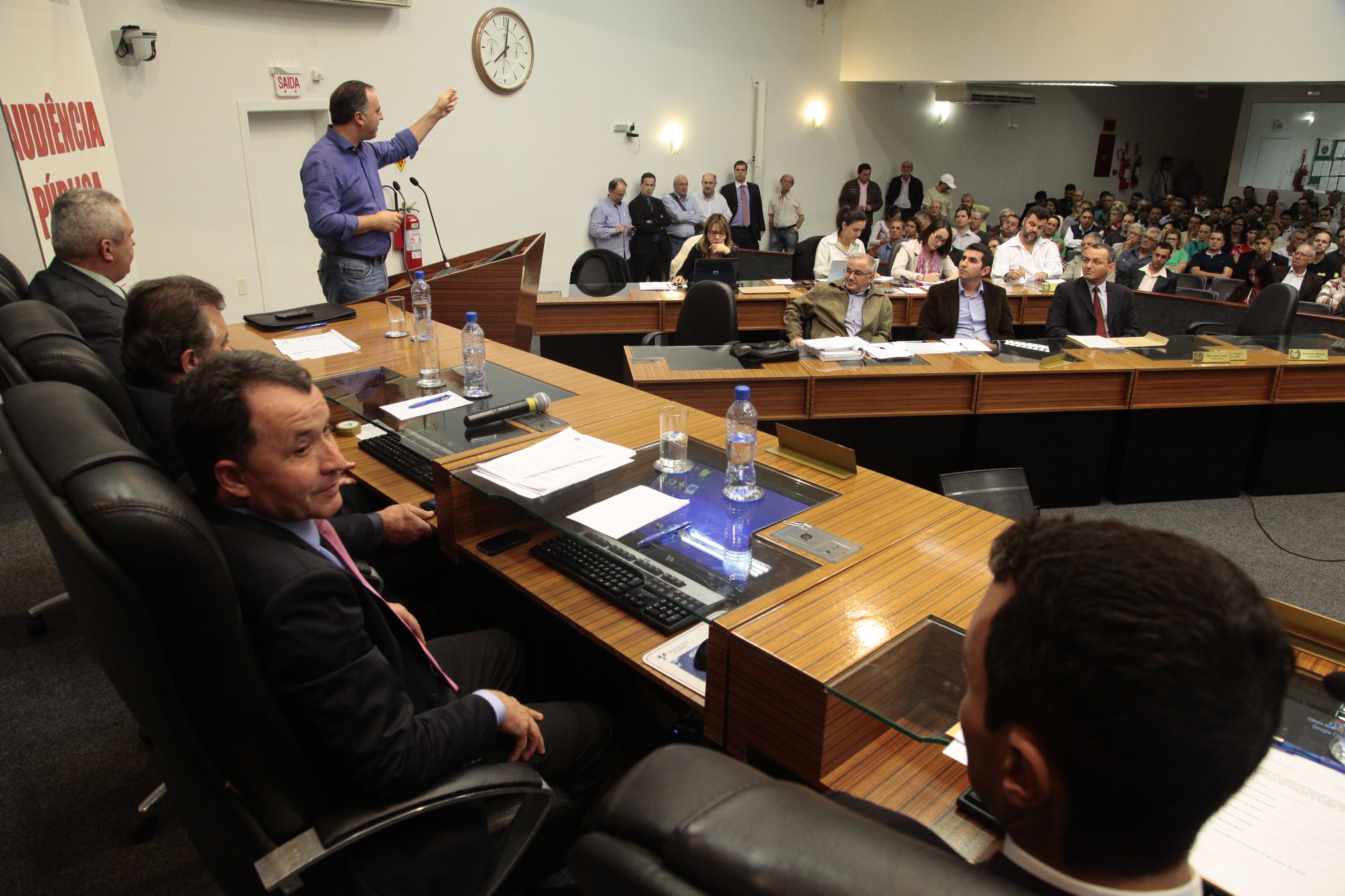 Audiência Pública para debater a Demarcação dos terrenos de Marinha - Joinville. Foto: Miriam Zomer/Agência AL